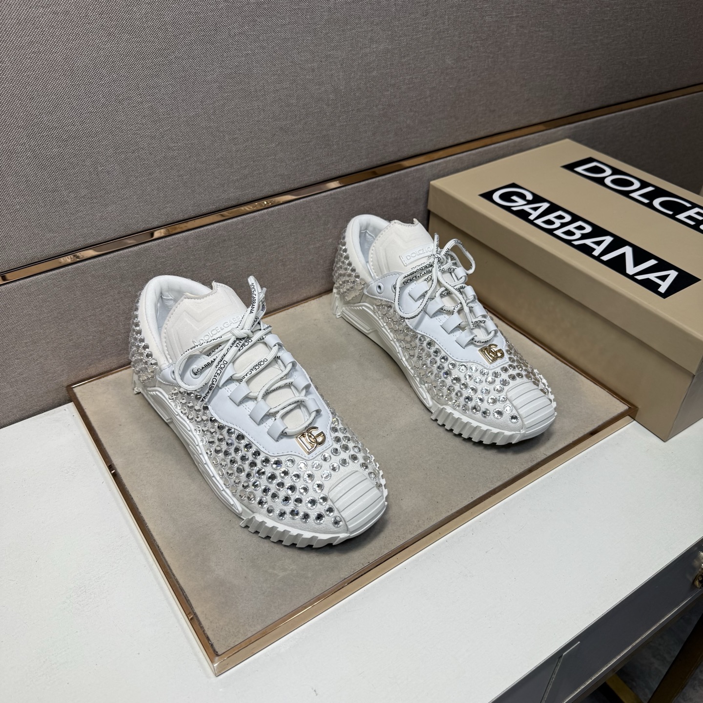 NO:664565,[DG~] Casual shoes for couples 2025z cabinet simultaneous sale Size: 36-44# 2 colors The upper is made of multi-material spliced ​​mesh lining, which is comfortable and breathable. The original sole is comfortable and wear-resistant. The real thing is better when photographed in person.19860909【DG～】情侣装休闲鞋 2025z柜同步发售 码数:36-44# 2个颜色鞋面选用多材质拼接网布内里,舒适透气,鞋底原版舒适耐磨大底,实物拍摄实物更赞,,Men's shoes