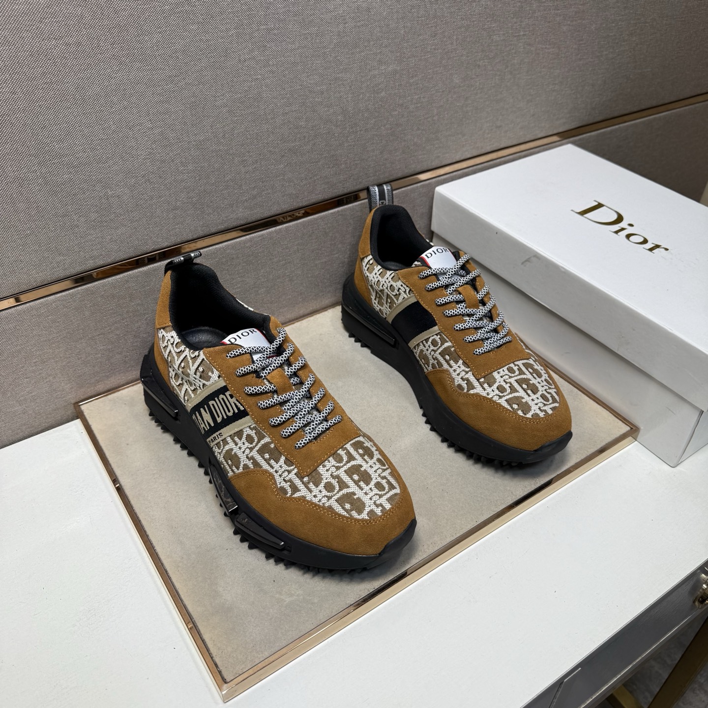 NO:664595,[Dior~] Men's casual shoes 2025z cabinet sales simultaneously Size: 38-44# 2 colors The upper is made of multi-material spliced ​​mesh lining, which is comfortable and breathable. The original sole is comfortable and wear-resistant. The real thing is better when photographed in person, dior19860909【迪奥～】男士休闲鞋 2025z柜同步发售 码数:38-44# 2个颜色鞋面选用多材质拼接网布内里,舒适透气,鞋底原版舒适耐磨大底,实物拍摄实物更赞,,dior,Men's shoes