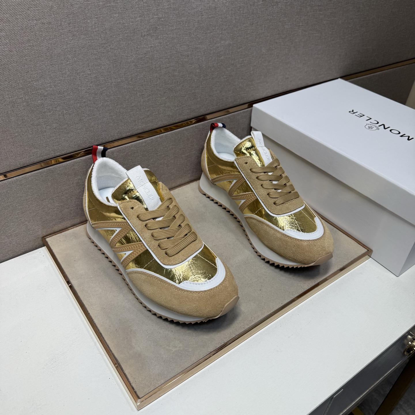 NO:680035,[Mouth Mouth~] Casual shoes for couples 2025z cabinet simultaneous sale Size: 36-44# 2 colors The upper is made of multi-material spliced ​​mesh lining, which is comfortable and breathable. The original sole is comfortable and wear-resistant. The real thing is better when photographed in person, Moncler19860909【蒙口～】情侣装休闲鞋 2025z柜同步发售 码数:36-44# 2个颜色鞋面选用多材质拼接网布内里,舒适透气,鞋底原版舒适耐磨大底,实物拍摄实物更赞,,Moncler,Men's shoes