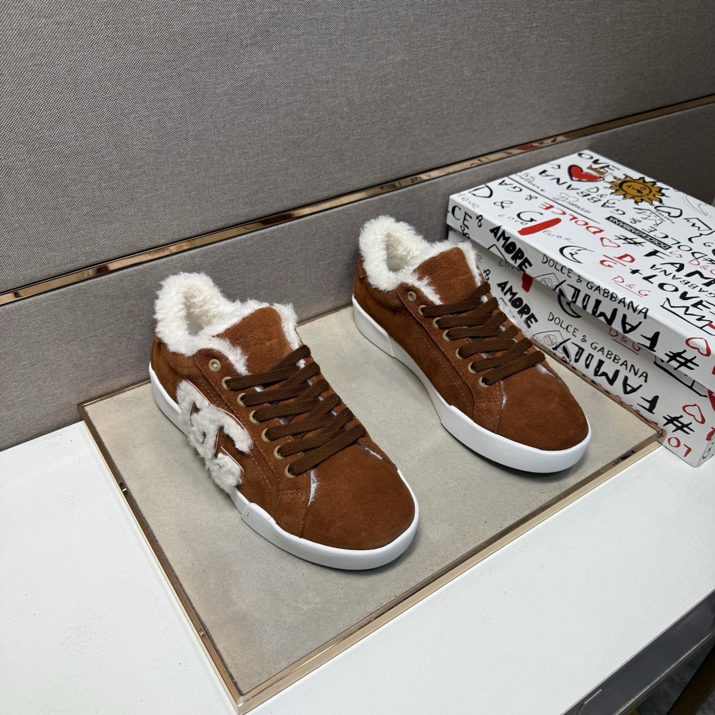 NO:680047,[DG~] Casual shoes for couples 2025z cabinet simultaneous sale Size: 36-44# 1 color The upper is made of multi-material spliced ​​mesh lining, which is comfortable and breathable. The original sole is comfortable and wear-resistant. The real thing is better when photographed in person.19860909【DG～】情侣装休闲鞋 2025z柜同步发售 码数:36-44# 1个颜色鞋面选用多材质拼接网布内里,舒适透气,鞋底原版舒适耐磨大底,实物拍摄实物更赞,,Men's shoes