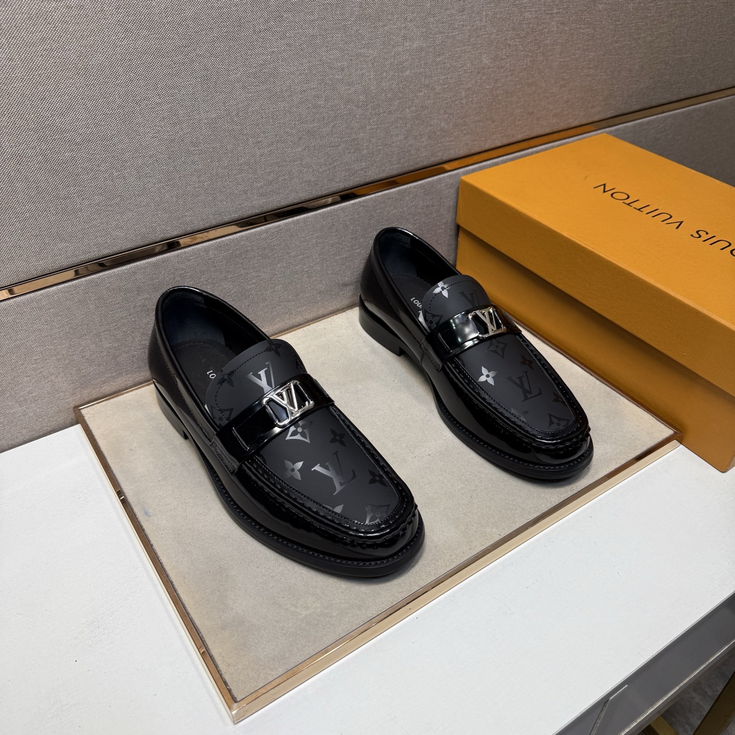 NO:897801,[LV~] Men's casual formal leather shoes 2026z cabinet simultaneous sale Code number: 38-44# 1 color upper is made of multi-material spliced ​​cowhide lining, comfortable and breathable, the original sole is comfortable and wear-resistant, the real thing is better when photographed in person, louis vuitton, cowhide19860909【LV～】男士休闲正装皮鞋 2026z柜同步发售 码数:38-44# 1个颜色鞋面选用多材质拼接牛皮内里,舒适透气,鞋底原版舒适耐磨大底,实物拍摄实物更赞,,louis vuitton,cowhide,Men's shoes