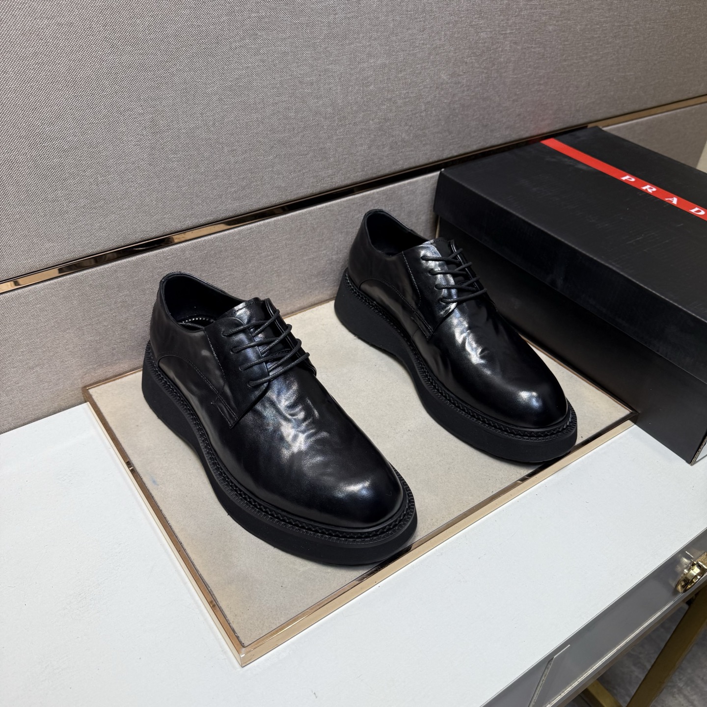 NO:897941,[Prada~] Men's casual leather shoes 2026z cabinet simultaneous sale Code number: 38-44# 3 colors of uppers made of cowhide stitched with cowhide lining, comfortable and breathable, original soles comfortable and wear-resistant outsole, real photos taken in real life are better, prada, cowhide19860909【普拉达～】男士休闲皮鞋 2026z柜同步发售 码数:38-44# 3个颜色鞋面选用牛皮拼接牛皮内里,舒适透气,鞋底原版舒适耐磨大底,实物拍摄实物更赞,,prada,cowhide,Men's shoes