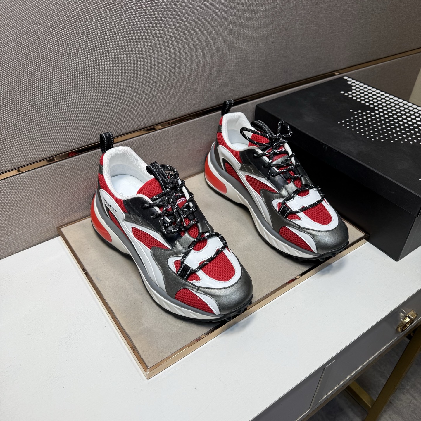 NO:690009,[D2～] Men's casual shoes are on sale simultaneously in 2026z cabinets. Size: 38-44# 1 color. The upper is made of multi-material spliced ​​mesh lining, which is comfortable and breathable. The original sole is comfortable and wear-resistant. The real thing is better when photographed in person.19860909【D2～】男士休闲鞋 2026z柜同步发售 码数:38-44# 1个颜色鞋面选用多材质拼接网布内里,舒适透气,鞋底原版舒适耐磨大底,实物拍摄实物更赞,,Men's shoes