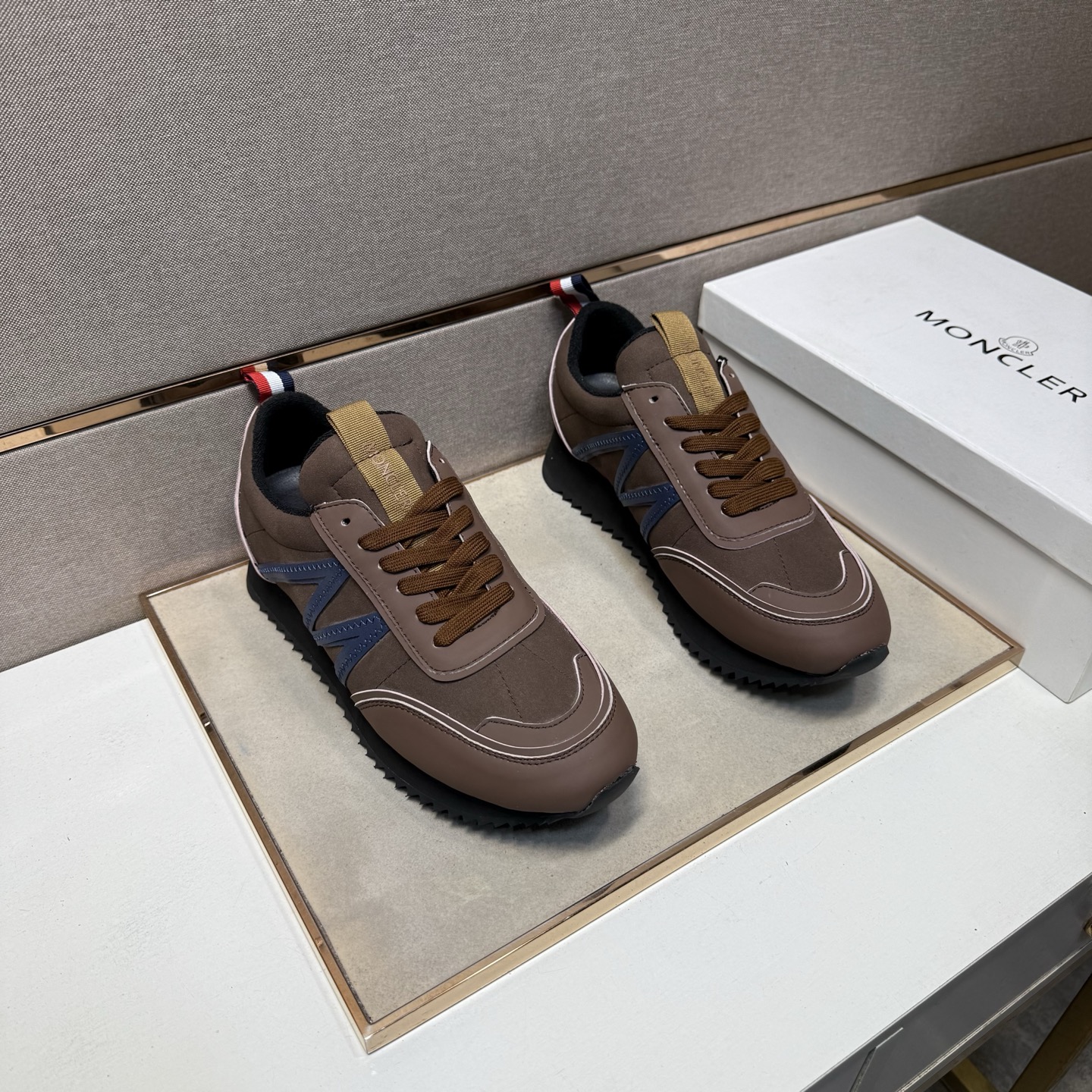 NO:690018,[Mouth Mouth~] Casual shoes for couples 2026z cabinet simultaneous sale Size: 36-44# 1 color upper with multi-material stitching mesh lining, comfortable and breathable, original sole comfortable and wear-resistant outsole, the real thing is better when photographed, Moncler19860909【蒙口～】情侣装休闲鞋 2026z柜同步发售 码数:36-44# 1个颜色鞋面选用多材质拼接网布内里,舒适透气,鞋底原版舒适耐磨大底,实物拍摄实物更赞,,Moncler,Men's shoes