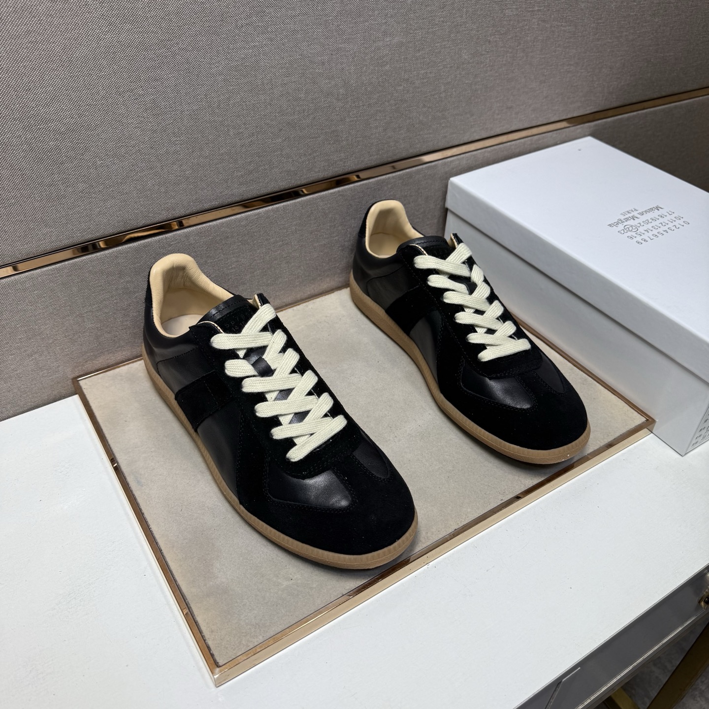 NO:690064,[MM~] Men's casual shoes are on sale simultaneously in 2026z cabinets. Size: 38-44#. The uppers in 3 colors are made of multi-material spliced ​​genuine leather lining, which is comfortable and breathable. The original soles are comfortable and wear-resistant. The real ones are better when photographed in person.19860909【MM～】男士休闲鞋 2026z柜同步发售 码数:38-44# 3个颜色鞋面选用多材质拼接真皮内里,舒适透气,鞋底原版舒适耐磨大底,实物拍摄实物更赞,,Men's shoes