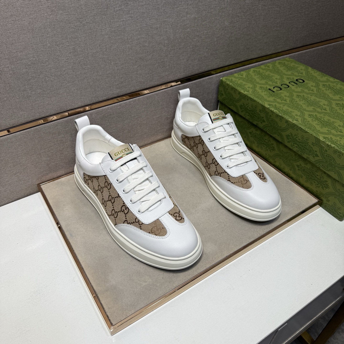 NO:690068,[Gucci~] Men's casual shoes 2026z cabinet simultaneous sale Size: 38-44# 1 color uppers are made of multi-material splicing genuine leather lining, comfortable and breathable, original soles are comfortable and wear-resistant, the actual photos taken are better, gucci19860909【古驰～】男士休闲鞋 2026z柜同步发售 码数:38-44# 1个颜色鞋面选用多材质拼接真皮内里,舒适透气,鞋底原版舒适耐磨大底,实物拍摄实物更赞,,gucci,Men's shoes