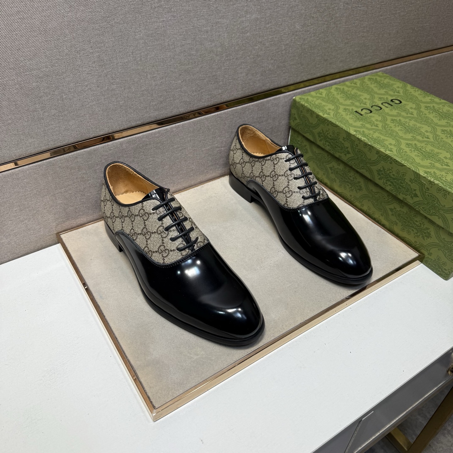 NO:690140,[Gucci~] Men's casual formal leather shoes 2026z cabinet simultaneous sale Size: 38-44# 2 colors of uppers made of cowhide stitched with cowhide lining, comfortable and breathable, original soles comfortable and wear-resistant outsole, real-life photos are better, gucci,cowhide19860909【古驰～】男士休闲正装皮鞋 2026z柜同步发售 码数:38-44# 2个颜色鞋面选用牛皮拼接牛皮内里,舒适透气,鞋底原版舒适耐磨大底,实物拍摄实物更赞,,gucci,cowhide,Men's shoes