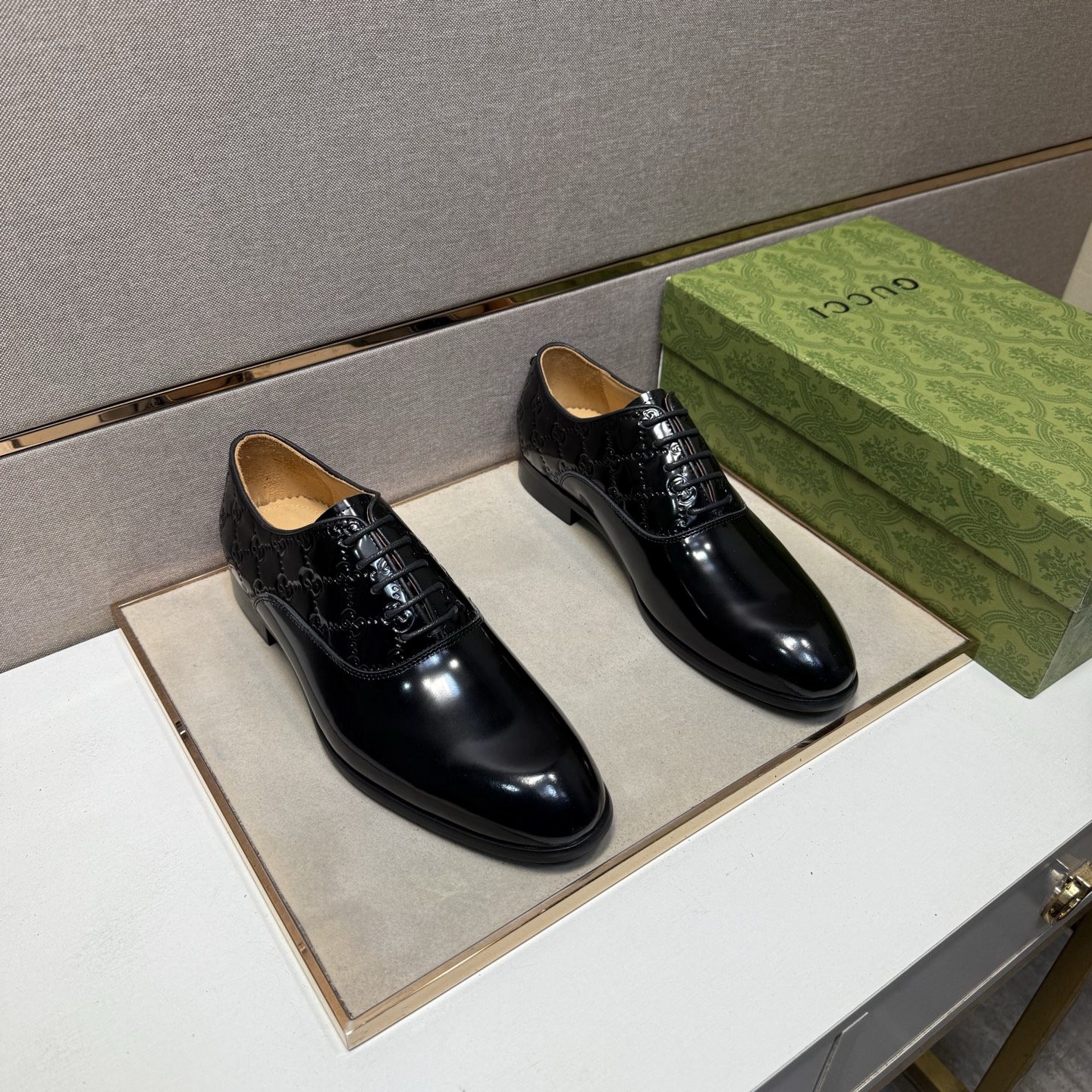 NO:690144,[Gucci~] Men's casual formal leather shoes 2026z cabinet simultaneous sale Code number: 38-44# 1 color upper is made of cowhide stitched with cowhide lining, comfortable and breathable, the original sole is comfortable and wear-resistant, the real thing is better when shot in person, gucci, cowhide19860909【古驰～】男士休闲正装皮鞋 2026z柜同步发售 码数:38-44# 1个颜色鞋面选用牛皮拼接牛皮内里,舒适透气,鞋底原版舒适耐磨大底,实物拍摄实物更赞,,gucci,cowhide,Men's shoes