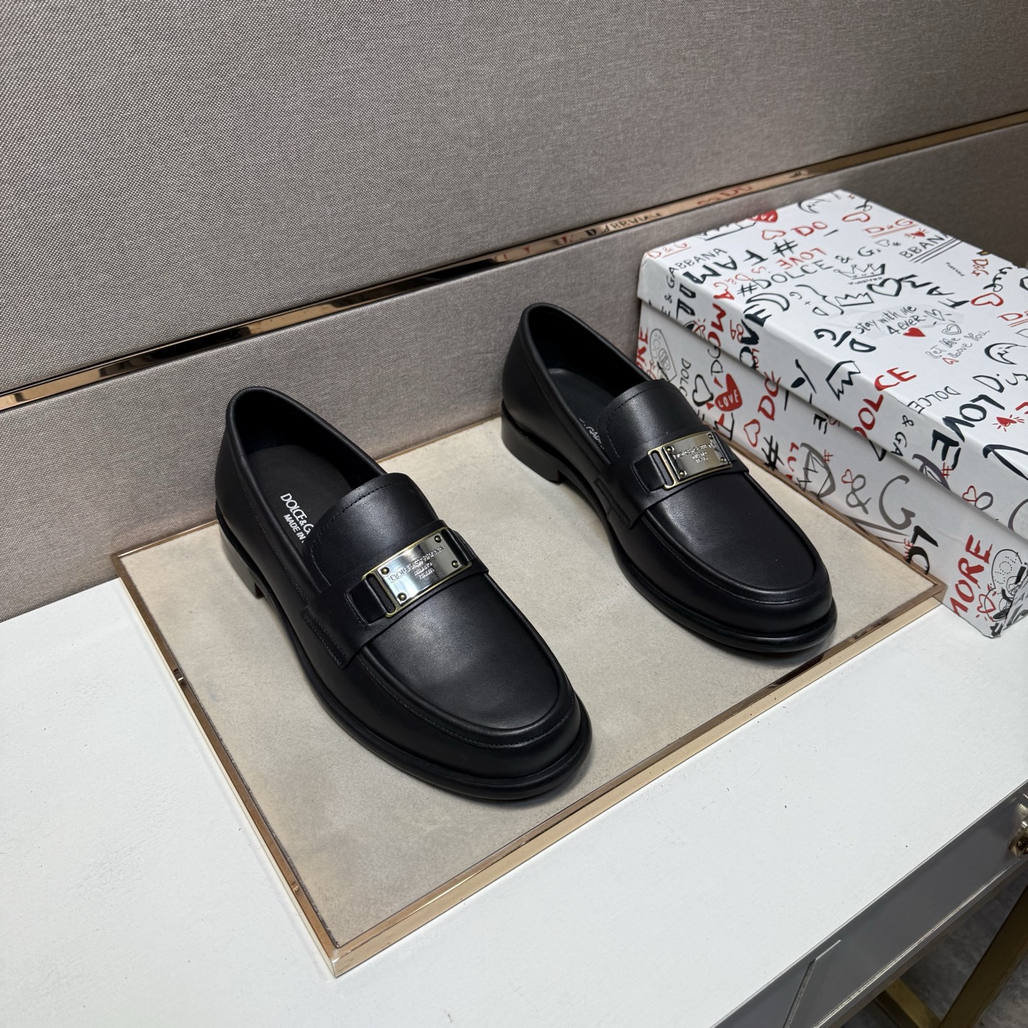 NO:690146,[DG~] Men's casual formal leather shoes 2026z cabinet simultaneous sale Code number: 38-44# 1 color upper is made of cowhide stitched with cowhide lining, comfortable and breathable, the original sole is comfortable and wear-resistant, the real thing is better when photographed,,cowhide19860909【DG～】男士休闲正装皮鞋 2026z柜同步发售 码数:38-44# 1个颜色鞋面选用牛皮拼接牛皮内里,舒适透气,鞋底原版舒适耐磨大底,实物拍摄实物更赞,,cowhide,Men's shoes