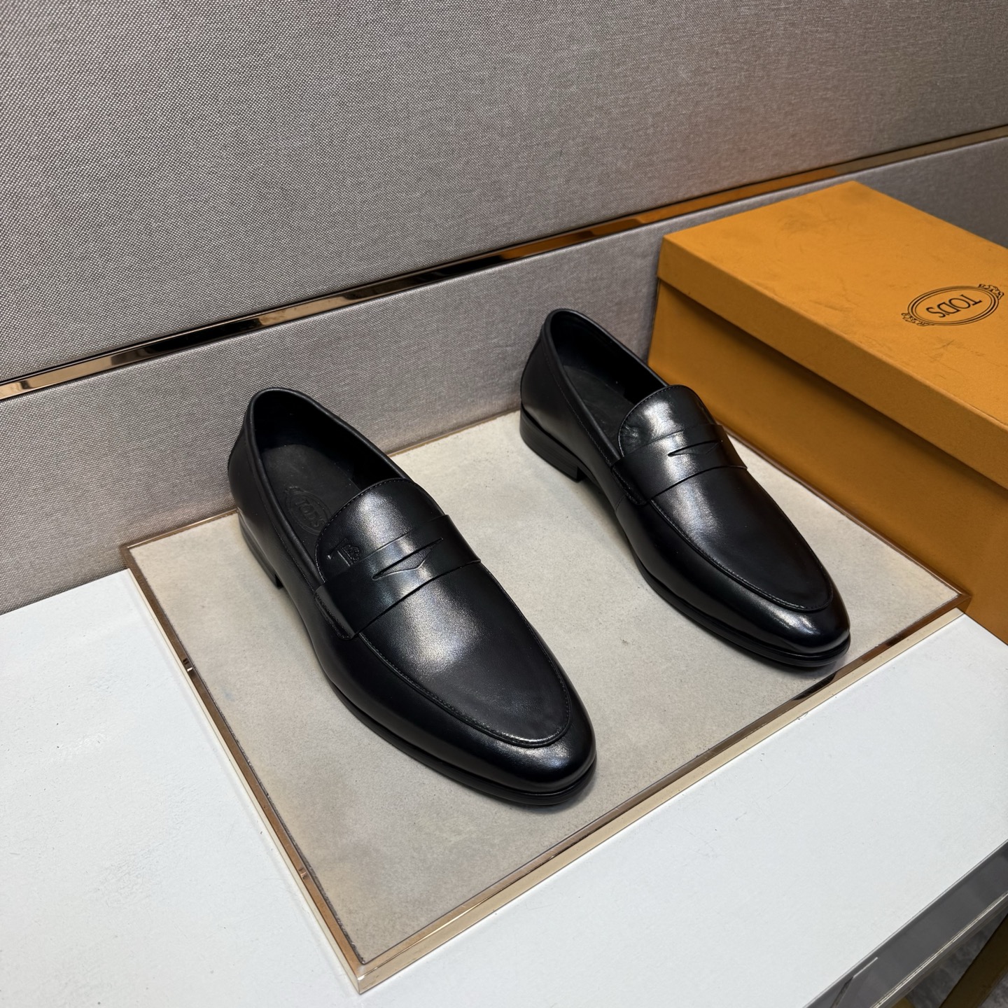 NO:690122,[Todds~] Men's casual formal leather shoes 2026z cabinet simultaneous sale Code number: 39-44# 1 color upper is made of cowhide stitched with cowhide lining, comfortable and breathable, the original sole is comfortable and wear-resistant, the real thing is better when photographed,,cowhide19860909【托德斯～】男士休闲正装皮鞋 2026z柜同步发售 码数:39-44# 1个颜色鞋面选用牛皮拼接牛皮内里,舒适透气,鞋底原版舒适耐磨大底,实物拍摄实物更赞,,cowhide,Men's shoes