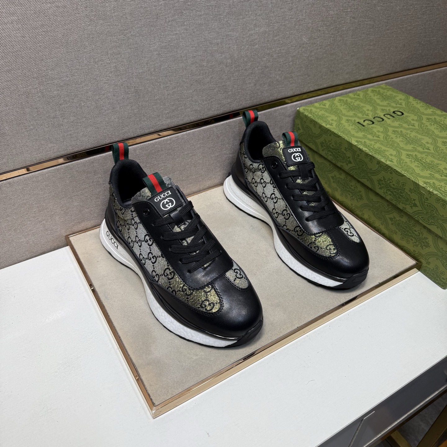 NO:690202,[Gucci~] Men's casual shoes 2026z cabinet simultaneous sale Size: 38-44# 2 colors of uppers with multi-material stitching mesh lining, comfortable and breathable, original soles comfortable and wear-resistant outsole, real photos taken in real life are better, gucci19860909【古驰～】男士休闲鞋 2026z柜同步发售 码数:38-44# 2个颜色鞋面选用多材质拼接网布内里,舒适透气,鞋底原版舒适耐磨大底,实物拍摄实物更赞,,gucci,Men's shoes