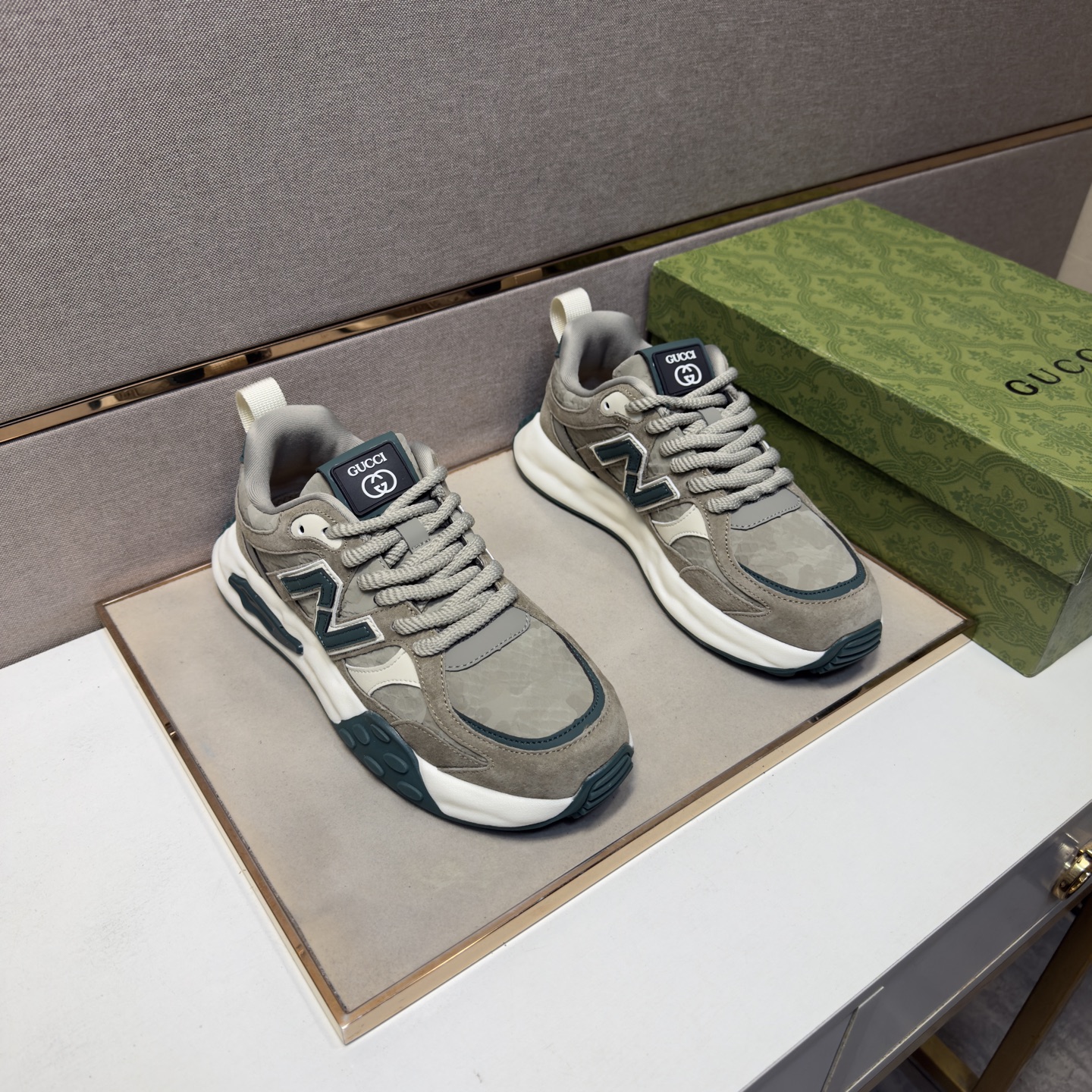 NO:711565,[Gucci~] Men's casual shoes 2026z cabinet simultaneous sale Size: 39-44 # 3 colors of uppers with multi-material splicing mesh lining, comfortable and breathable, original soles comfortable and wear-resistant outsole, real photos taken in real life are better, gucci19860909【古驰～】男士休闲鞋 2026z柜同步发售 码数:39-44 # 3个颜色鞋面选用多材质拼接网布内里,舒适透气,鞋底原版舒适耐磨大底,实物拍摄实物更赞,,gucci,Men's shoes