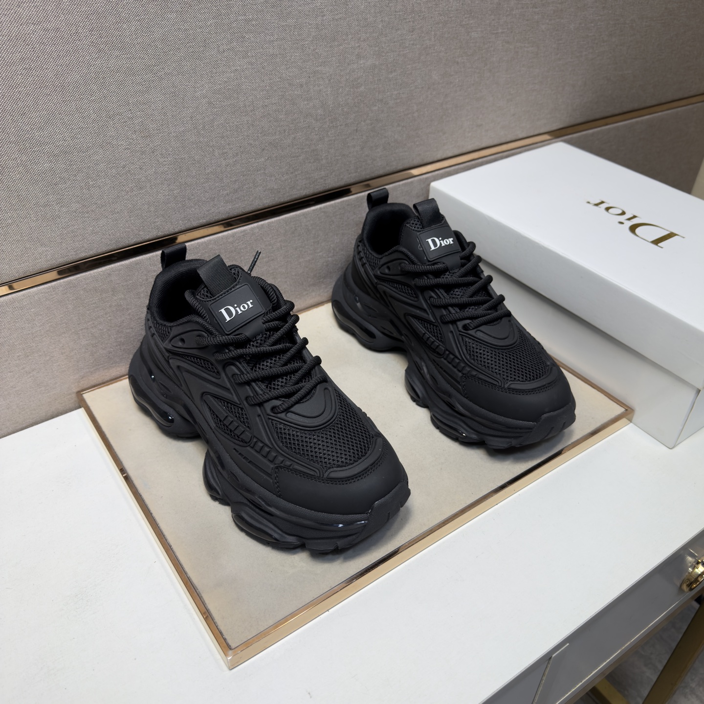 NO:711571,[Dior~] Men's casual shoes 2026z cabinet sales simultaneously Size: 39-44 # 2 colors The upper is made of multi-material spliced ​​mesh lining, which is comfortable and breathable. The original sole is comfortable and wear-resistant. The real thing is better when photographed in person, dior19860909【迪奥～】男士休闲鞋 2026z柜同步发售 码数:39-44 # 2个颜色鞋面选用多材质拼接网布内里,舒适透气,鞋底原版舒适耐磨大底,实物拍摄实物更赞,,dior,Men's shoes