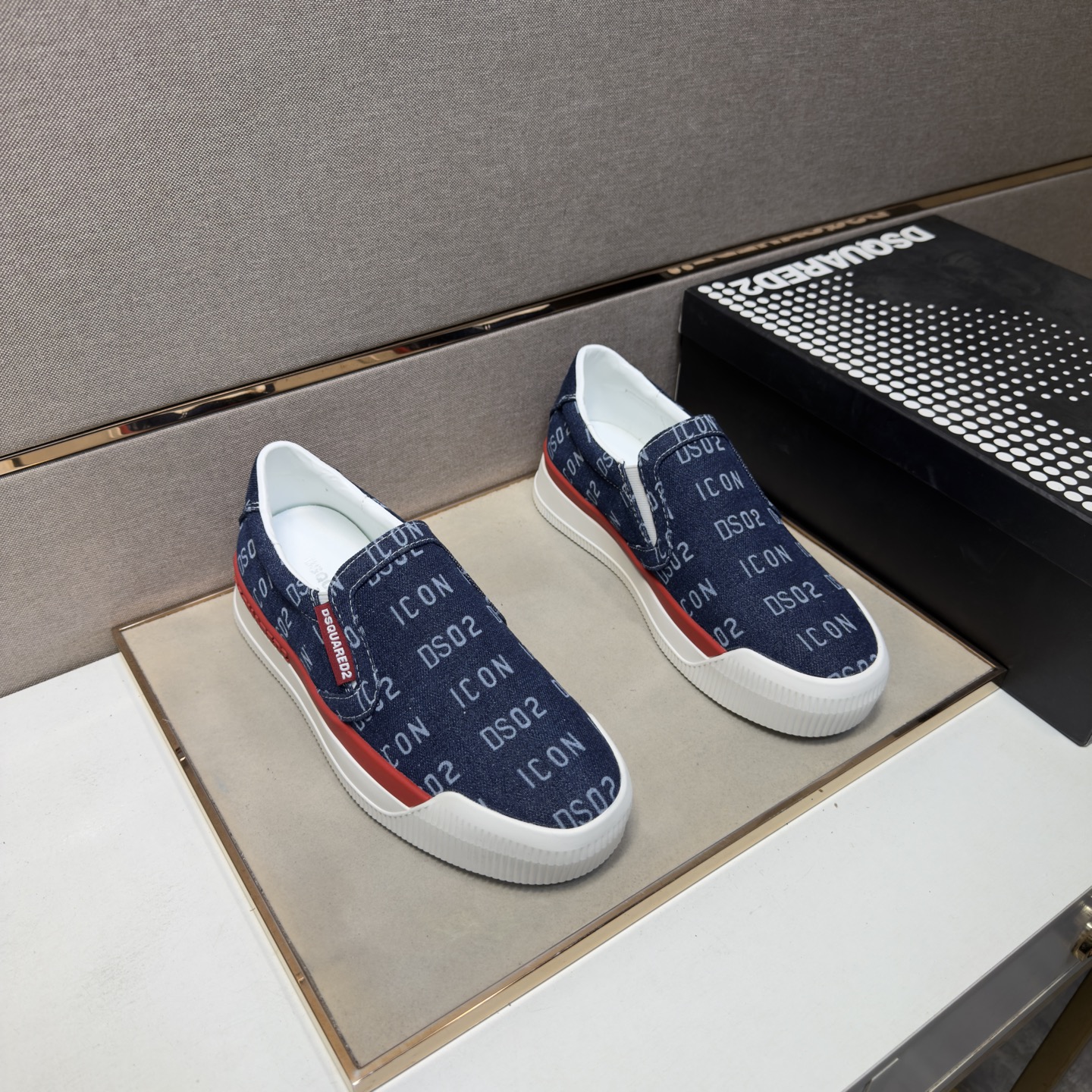 NO:711589,[D2～] Casual shoes for couples 2026z cabinet simultaneous sale Code number: 36-44 # 1 color upper is made of multi-material spliced ​​genuine leather lining, comfortable and breathable, original sole is comfortable and wear-resistant, the real thing is better when photographed in person,19860909【D2～】情侣装休闲鞋 2026z柜同步发售 码数:36-44 # 1个颜色鞋面选用多材质拼接真皮内里,舒适透气,鞋底原版舒适耐磨大底,实物拍摄实物更赞,,Men's shoes