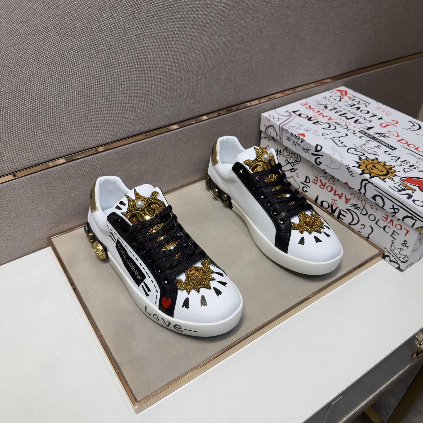 NO:778091,[DG~] Casual shoes for couples 2026z cabinet simultaneous sale Size: 36-44# 1 color The upper is made of multi-material spliced ​​genuine leather lining, which is comfortable and breathable. The original sole is comfortable and wear-resistant. The real thing is better when photographed in person.19860909【DG～】情侣装休闲鞋 2026z柜同步发售 码数:36-44# 1个颜色鞋面选用多材质拼接真皮内里,舒适透气,鞋底原版舒适耐磨大底,实物拍摄实物更赞,,Men's shoes