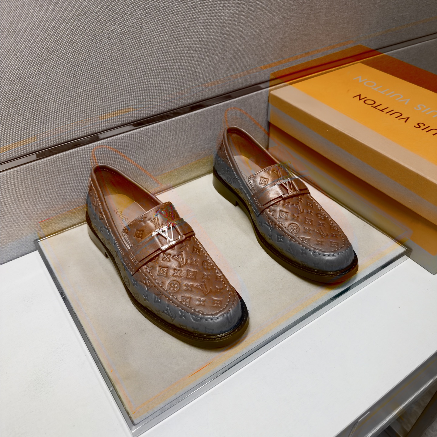 NO:778103,[LV~] Men's casual leather shoes 2026z cabinet simultaneous sale Code number: 39-44# 2 colors of uppers made of multi-material spliced ​​cowhide lining, comfortable and breathable, original soles comfortable and wear-resistant outsole, real photos taken are better, louis vuitton, cowhide19860909【LV～】男士休闲皮鞋 2026z柜同步发售 码数:39-44# 2个颜色鞋面选用多材质拼接牛皮内里,舒适透气,鞋底原版舒适耐磨大底,实物拍摄实物更赞,,louis vuitton,cowhide,Men's shoes