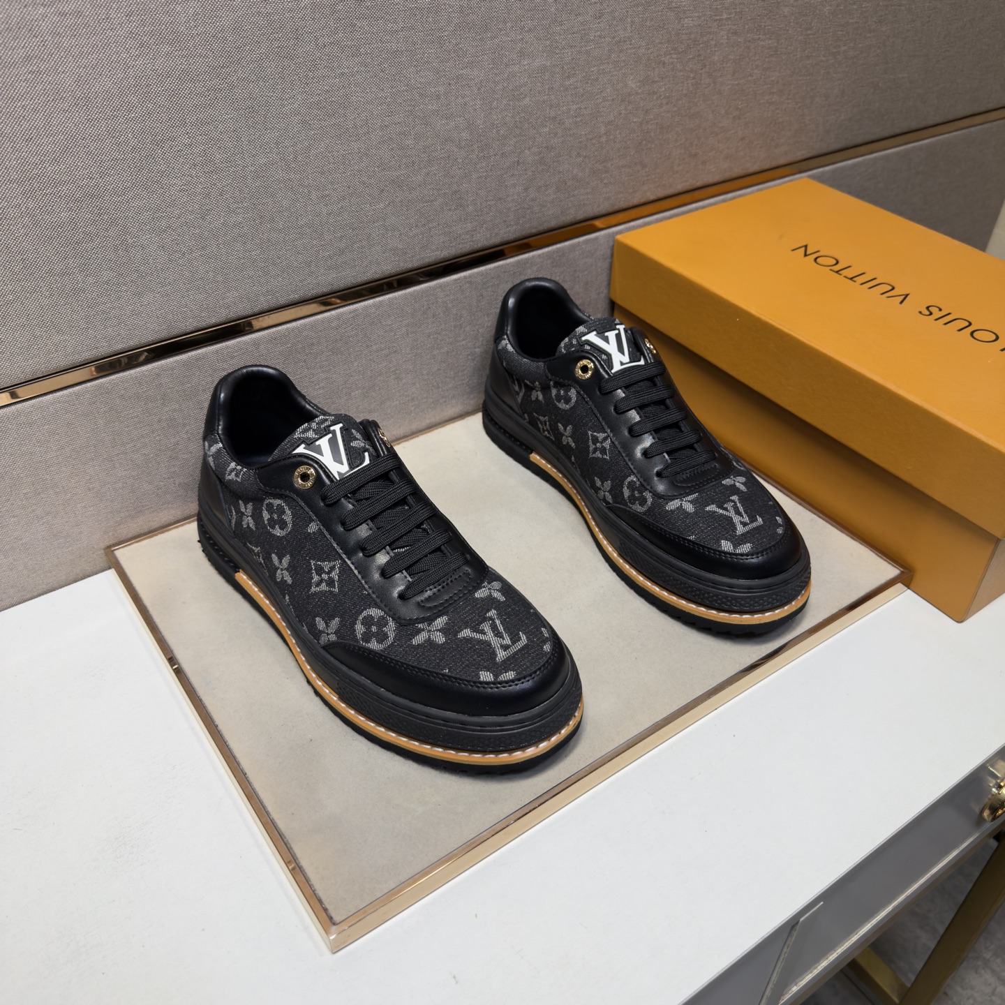 NO:778069,[LV~] Men's casual shoes 2026z cabinet simultaneous sale Size: 38-44# 2 colors of uppers made of multi-material splicing genuine leather lining, comfortable and breathable, original soles comfortable and wear-resistant outsole, real photos taken in real life are better, louis vuitton19860909【LV～】男士休闲鞋 2026z柜同步发售 码数:38-44# 2个颜色鞋面选用多材质拼接真皮内里,舒适透气,鞋底原版舒适耐磨大底,实物拍摄实物更赞,,louis vuitton,Men's shoes