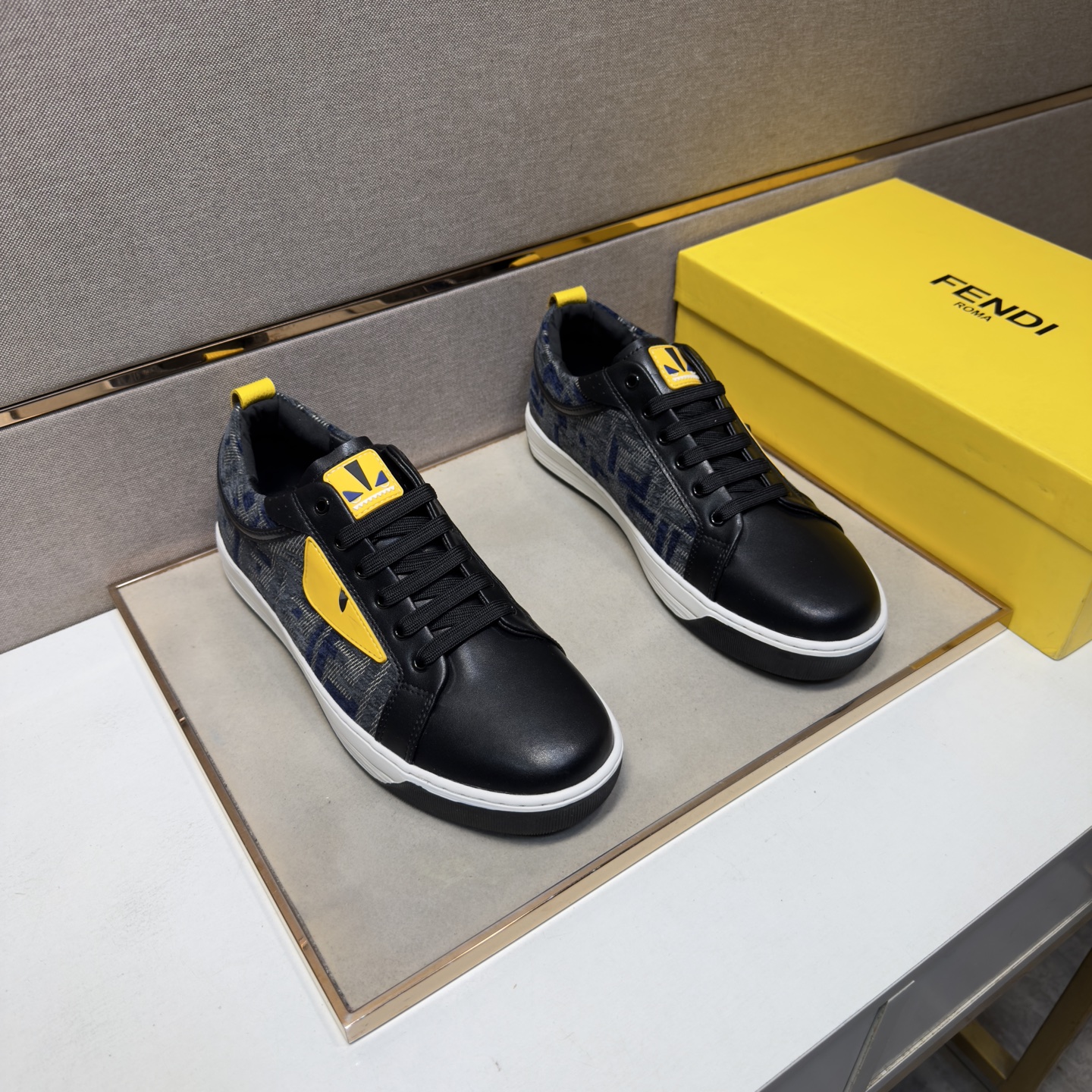 NO:778073,[Fendi~] Men's casual shoes 2026z cabinet simultaneous sale Code number: 38-44# 2 colors of uppers made of multi-material stitching genuine leather lining, comfortable and breathable, original soles comfortable and wear-resistant outsole, real photos taken in real life are better, Fendi19860909【芬迪～】男士休闲鞋 2026z柜同步发售 码数:38-44# 2个颜色鞋面选用多材质拼接真皮内里,舒适透气,鞋底原版舒适耐磨大底,实物拍摄实物更赞,,fendi,Men's shoes