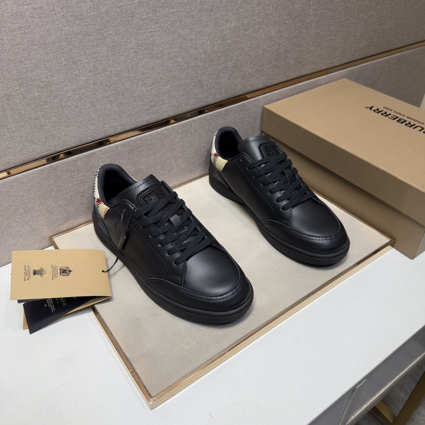 NO:778087,[Burberry~] Men's casual shoes 2026z cabinet simultaneous sale Size: 38-44# 3 colors of uppers are made of multi-material splicing genuine leather lining, comfortable and breathable, original soles are comfortable and wear-resistant, the real photos are better than the real ones, burberry19860909【巴宝莉～】男士休闲鞋 2026z柜同步发售 码数:38-44# 3个颜色鞋面选用多材质拼接真皮内里,舒适透气,鞋底原版舒适耐磨大底,实物拍摄实物更赞,,burberry,Men's shoes