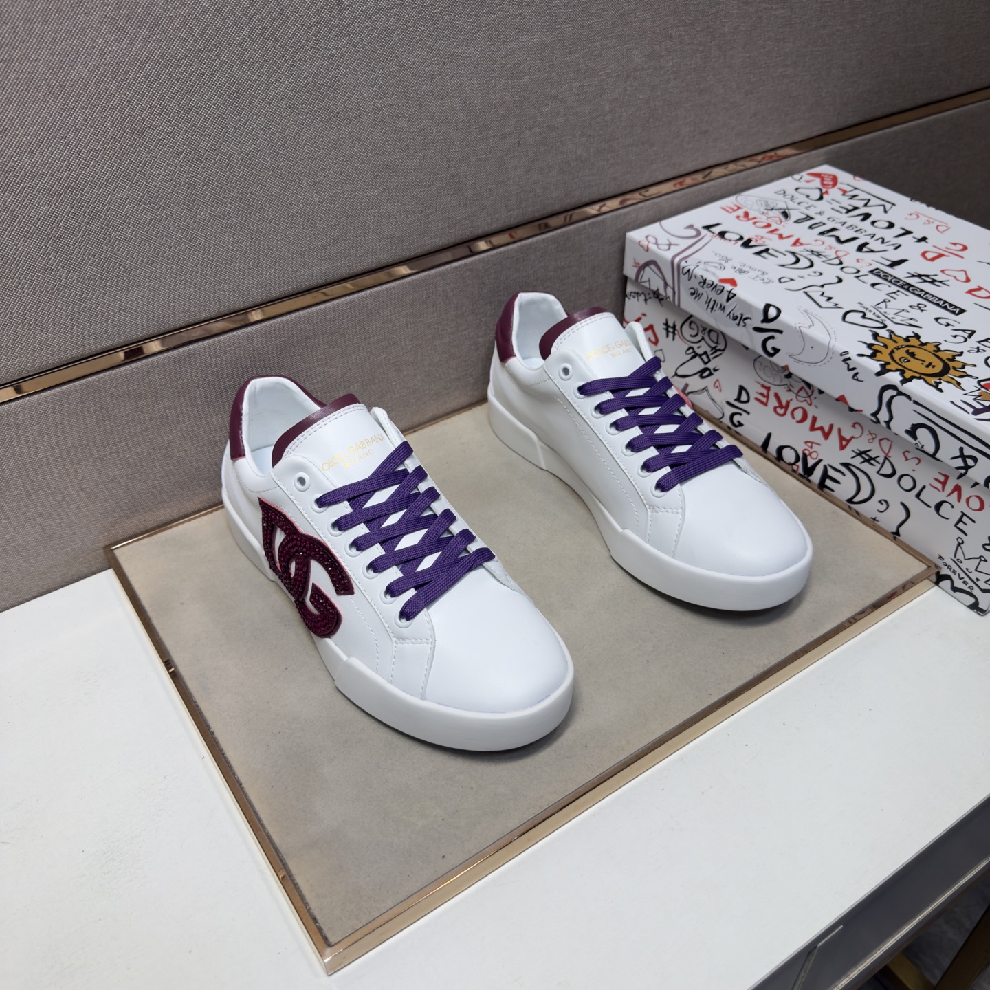 NO:778190,[DG~] Casual shoes for couples 2026z cabinet simultaneous sale Size: 35-44# 1 color The upper is made of multi-material spliced ​​genuine leather lining, which is comfortable and breathable. The original sole is comfortable and wear-resistant. The real thing is better when photographed in person.19860909【DG～】情侣装休闲鞋 2026z柜同步发售 码数:35-44# 1个颜色鞋面选用多材质拼接真皮内里,舒适透气,鞋底原版舒适耐磨大底,实物拍摄实物更赞,,Men's shoes
