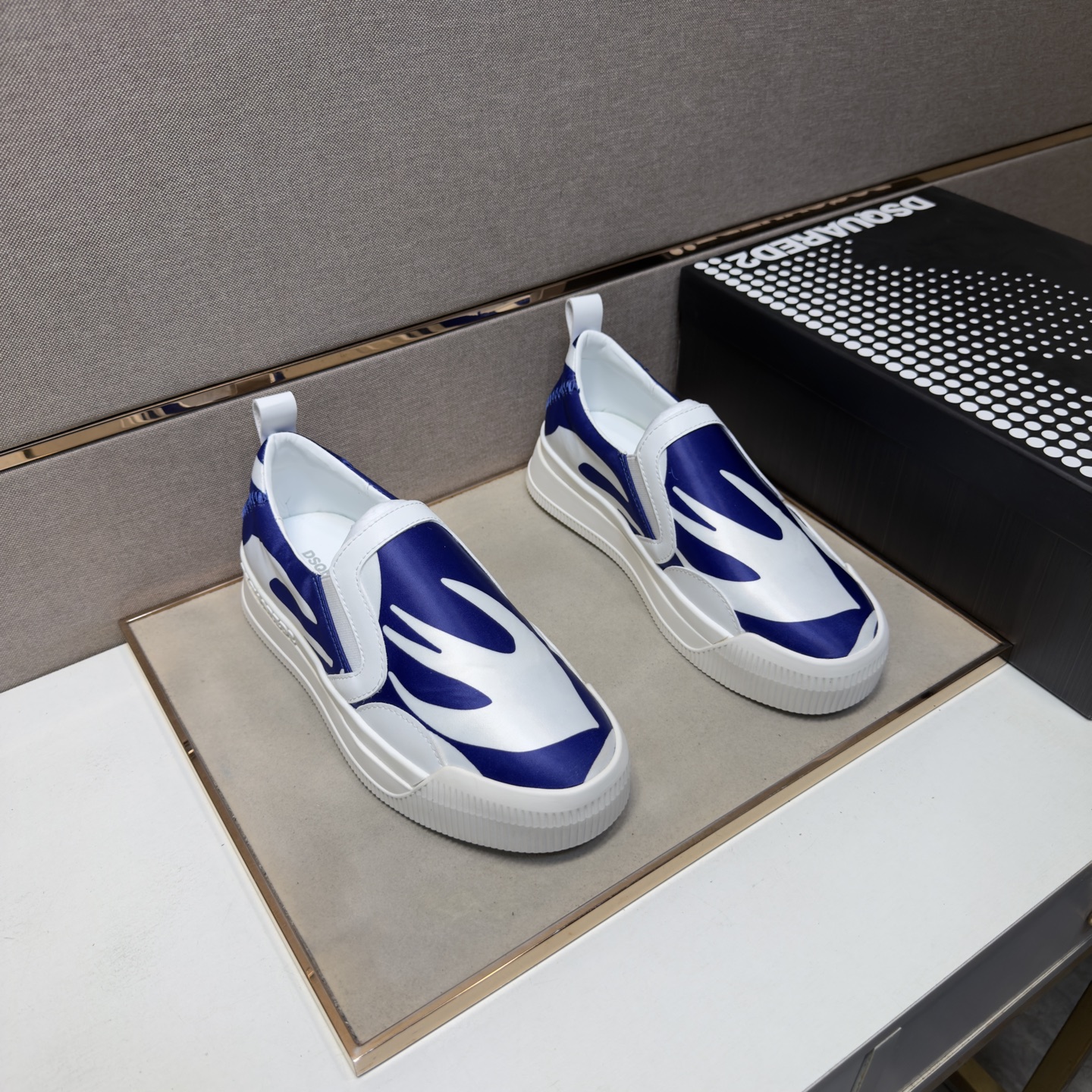 NO:778198,[D2～] Couple casual shoes 2026z cabinet simultaneous sale Code number: 36-44# 2 colors of uppers made of multi-material stitching genuine leather lining, comfortable and breathable, original soles comfortable and wear-resistant outsole, the real thing is better when photographed in person,19860909【D2～】情侣装休闲鞋 2026z柜同步发售 码数:36-44# 2个颜色鞋面选用多材质拼接真皮内里,舒适透气,鞋底原版舒适耐磨大底,实物拍摄实物更赞,,Men's shoes