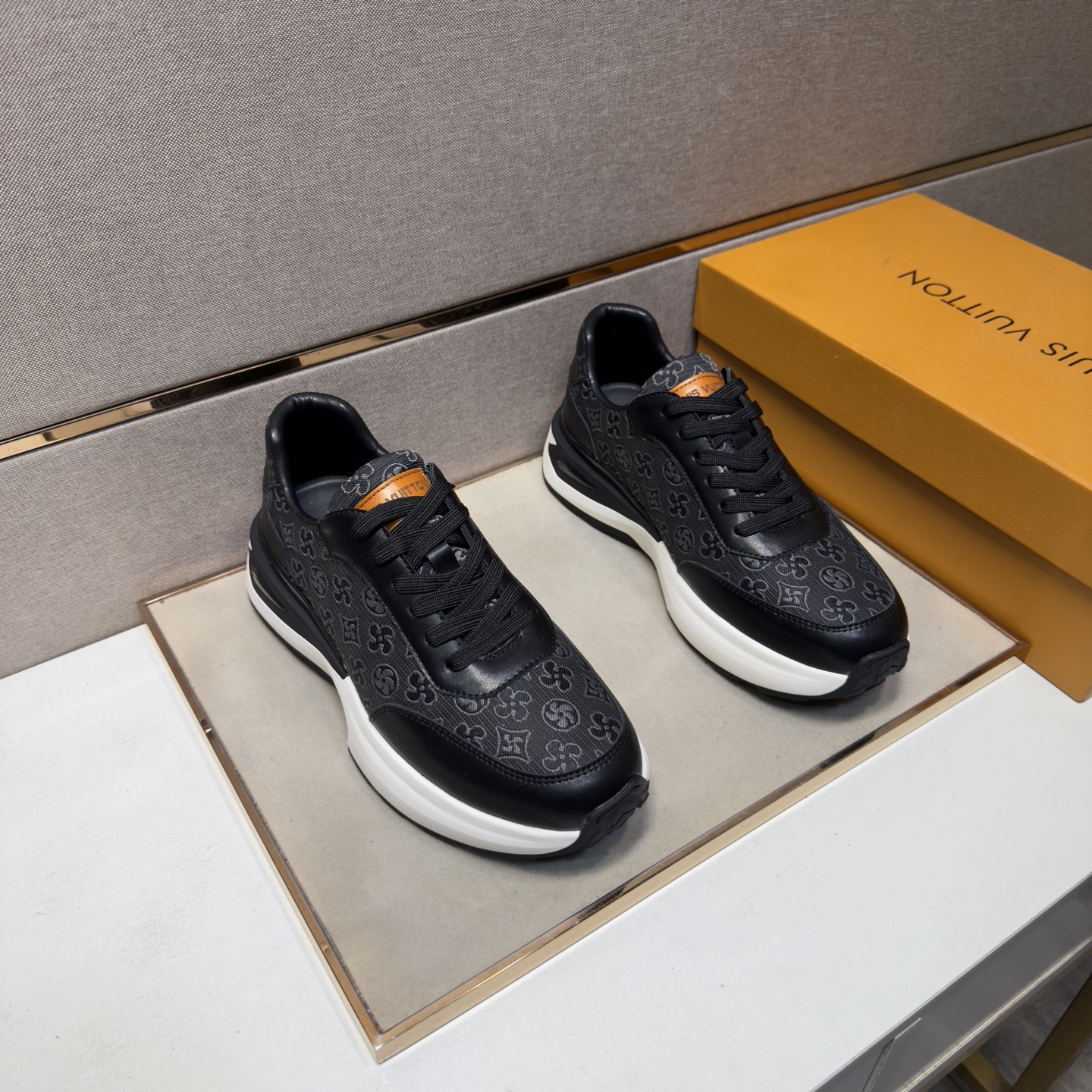 NO:778686,[LV~] Men's casual shoes 2026z cabinet simultaneous sale Size: 38-44# 3 colors of uppers are made of multi-material splicing genuine leather lining, comfortable and breathable, the original sole is comfortable and wear-resistant, the real thing is better when photographed in person, Louis Vuitton19860909【LV～】男士休闲鞋 2026z柜同步发售 码数:38-44# 3个颜色鞋面选用多材质拼接真皮内里,舒适透气,鞋底原版舒适耐磨大底,实物拍摄实物更赞,,louis vuitton,Men's shoes