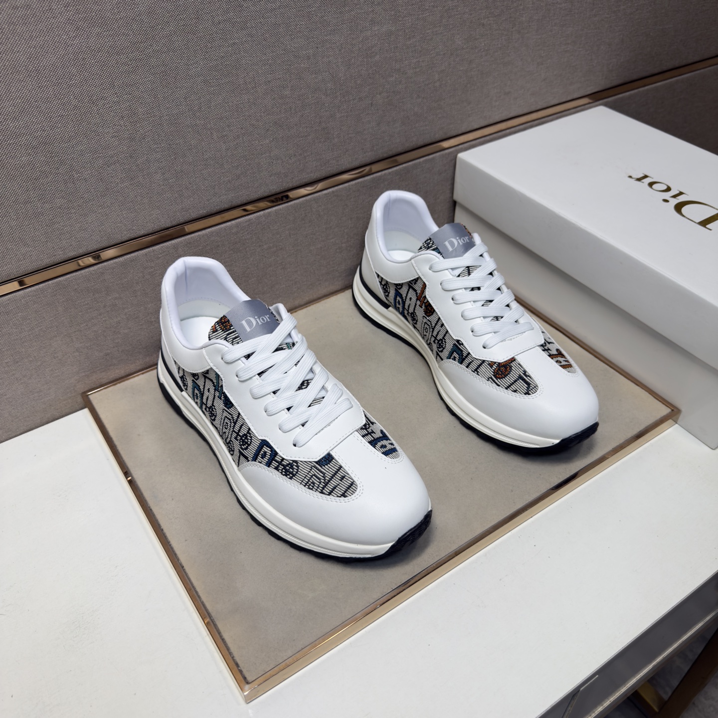 NO:778696,[Dior~] Men's casual shoes 2026z cabinet simultaneous sale Size: 38-44# 2 colors of uppers made of multi-material splicing genuine leather lining, comfortable and breathable, original soles comfortable and wear-resistant outsole, real photos taken in real life are better, dior19860909【迪奥～】男士休闲鞋 2026z柜同步发售 码数:38-44# 2个颜色鞋面选用多材质拼接真皮内里,舒适透气,鞋底原版舒适耐磨大底,实物拍摄实物更赞,,dior,Men's shoes