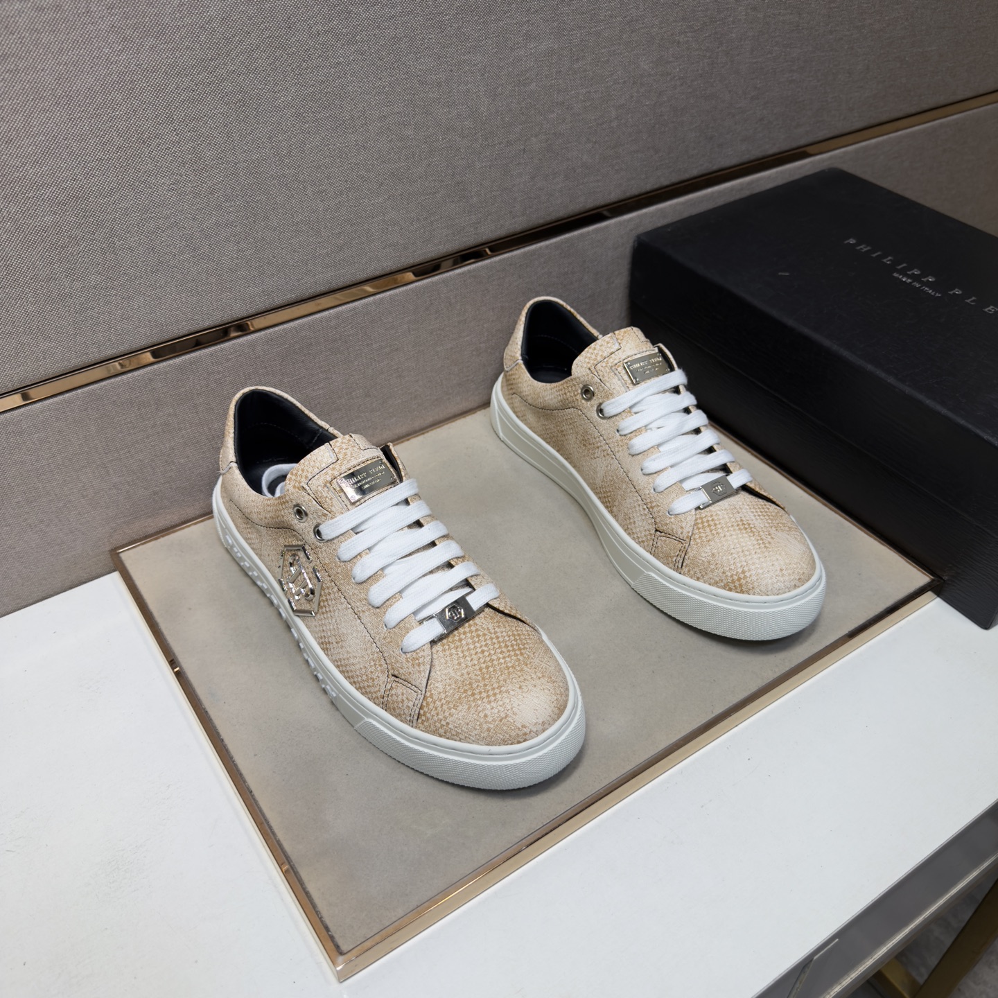 NO:778706,[PP~] Men's casual shoes are on sale simultaneously in 2026z cabinets. Size: 38-44#. The uppers in 7 colors are made of multi-material spliced ​​genuine leather lining, which is comfortable and breathable. The original soles are comfortable and wear-resistant. The real ones are better when photographed in person.19860909【PP～】男士休闲鞋 2026z柜同步发售 码数:38-44# 7个颜色鞋面选用多材质拼接真皮内里,舒适透气,鞋底原版舒适耐磨大底,实物拍摄实物更赞,,Men's shoes