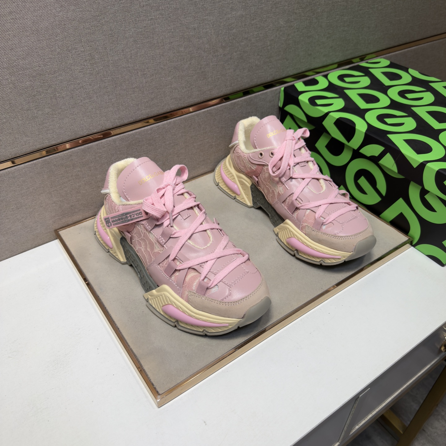 NO:779342,[DG~] Casual shoes for couples 2026z cabinet simultaneous sale Size: 35-44# 1 color The upper is made of multi-material spliced ​​mesh lining, which is comfortable and breathable. The original sole is comfortable and wear-resistant. The real thing is better when photographed in person.19860909【DG～】情侣装休闲鞋 2026z柜同步发售 码数:35-44# 1个颜色鞋面选用多材质拼接网布内里,舒适透气,鞋底原版舒适耐磨大底,实物拍摄实物更赞,,Men's shoes