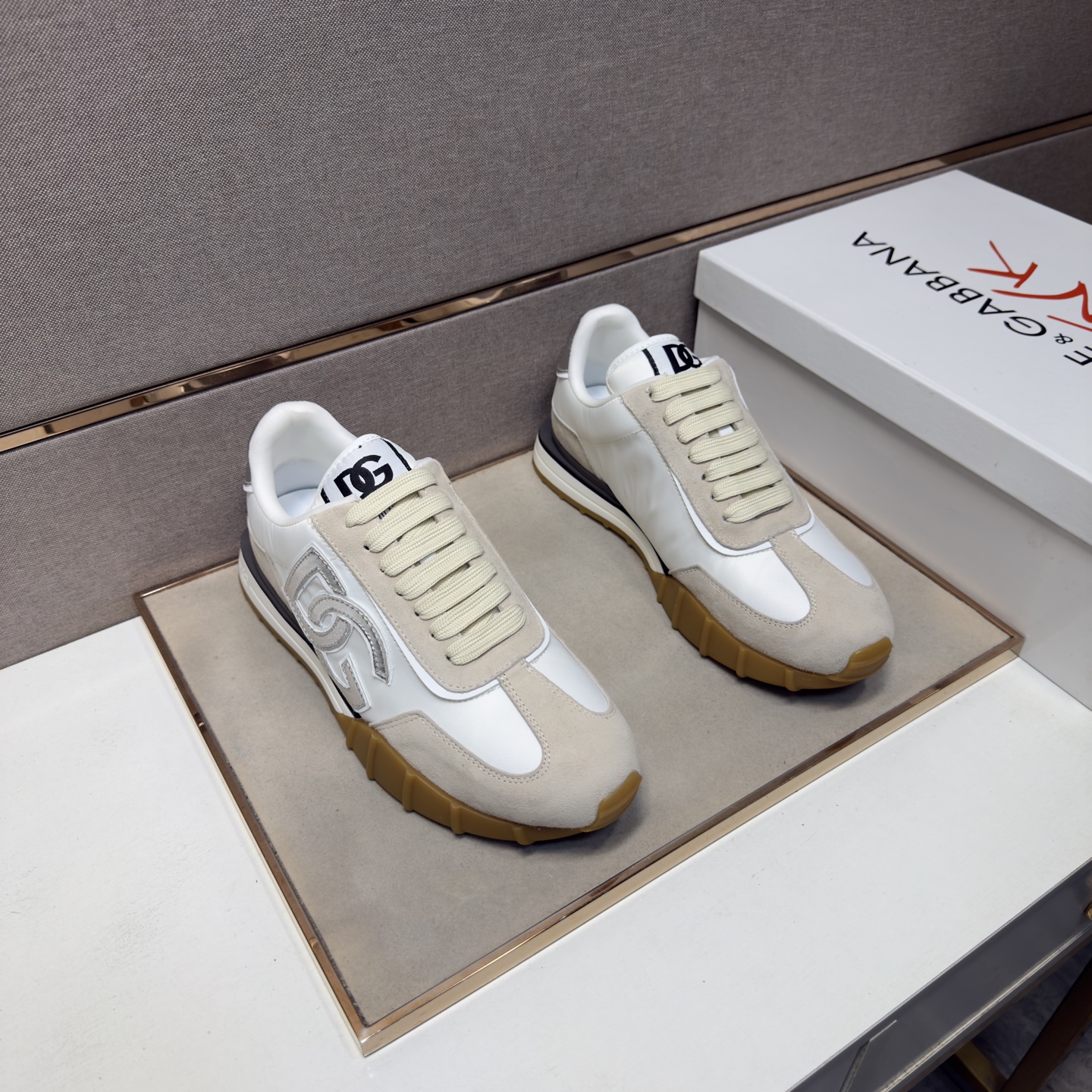 NO:779346,[DG~] Men's casual shoes are on sale simultaneously in 2026z cabinets. Size: 38-44#. The uppers in 2 colors are made of multi-material spliced ​​mesh lining, which is comfortable and breathable. The original soles are comfortable and wear-resistant. The real ones are better when photographed in person.19860909【DG～】男士休闲鞋 2026z柜同步发售 码数:38-44# 2个颜色鞋面选用多材质拼接网布内里,舒适透气,鞋底原版舒适耐磨大底,实物拍摄实物更赞,,Men's shoes