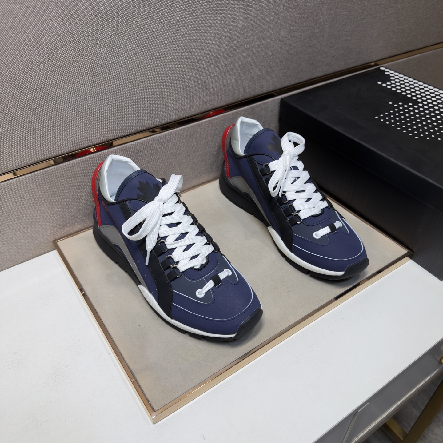 NO:779366,[D2~] Men's casual shoes are on sale simultaneously in 2026z cabinets. Size: 38-44#. The uppers in 2 colors are made of multi-material spliced ​​genuine leather lining, which is comfortable and breathable. The original soles are comfortable and wear-resistant. The real ones are better when photographed in person.19860909【D2～】男士休闲鞋 2026z柜同步发售 码数:38-44# 2个颜色鞋面选用多材质拼接真皮内里,舒适透气,鞋底原版舒适耐磨大底,实物拍摄实物更赞,,Men's shoes