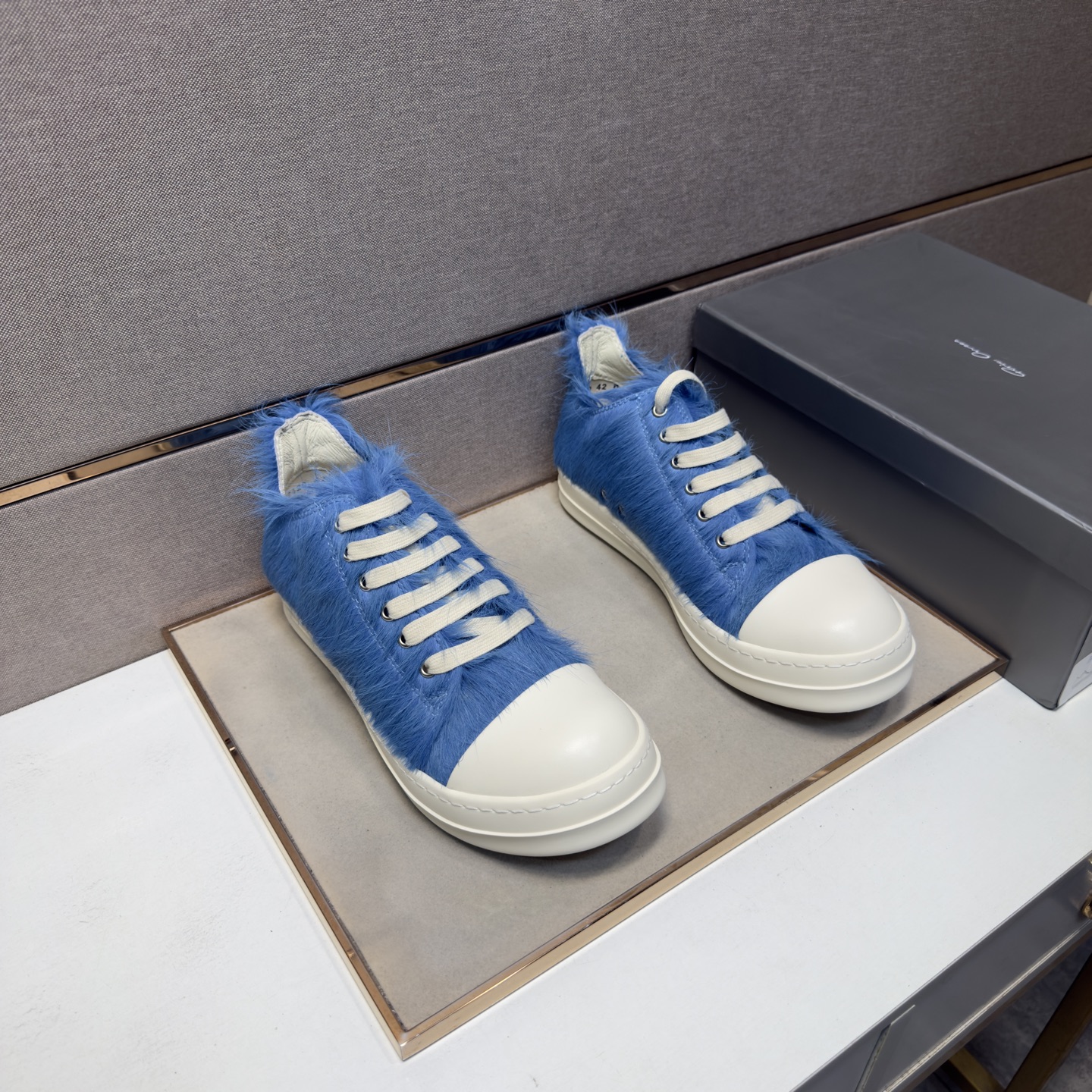 NO:780148,[Owens RO～] Casual shoes for couples 2026z cabinet simultaneous sale Size: 35-47# 1 color The upper is made of cowhide spliced ​​with horse hair cowhide lining, which is comfortable and breathable. The original sole is comfortable and wear-resistant. The real thing is better when shot in person,,cowhide19860909【欧文斯RO～】情侣装休闲鞋 2026z柜同步发售 码数:35-47# 1个颜色鞋面选用牛皮拼接马毛牛皮内里,舒适透气,鞋底原版舒适耐磨大底,实物拍摄实物更赞,,cowhide,Men's shoes