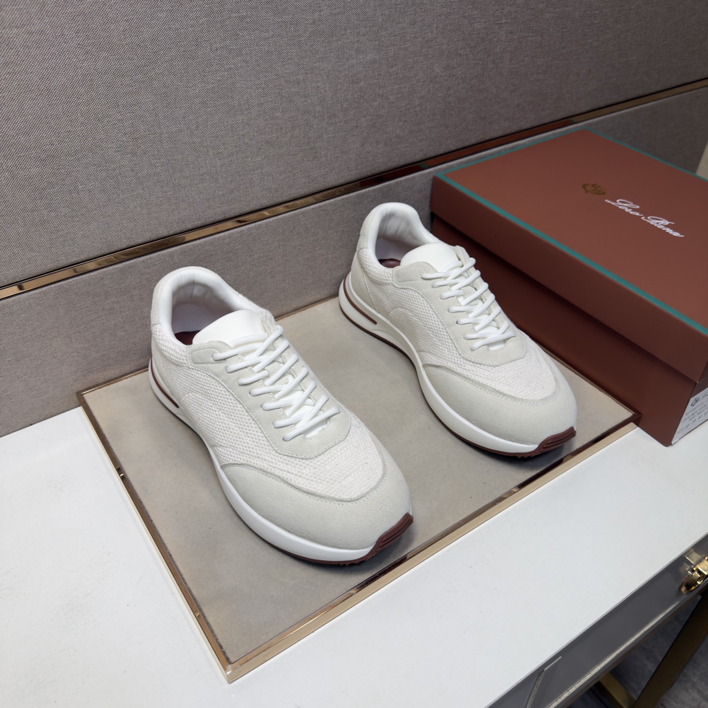 NO:780149,[LP~] Men's casual shoes are on sale simultaneously in 2026z cabinets. Size: 39-44# 6 colors. The upper is made of multi-material spliced ​​mesh lining, which is comfortable and breathable. The original sole is comfortable and wear-resistant. The real thing is better when photographed in person. loro piana19860909【LP～】男士休闲鞋 2026z柜同步发售 码数:39-44# 6个颜色鞋面选用多材质拼接网布内里,舒适透气,鞋底原版舒适耐磨大底,实物拍摄实物更赞,,loro piana,Men's shoes