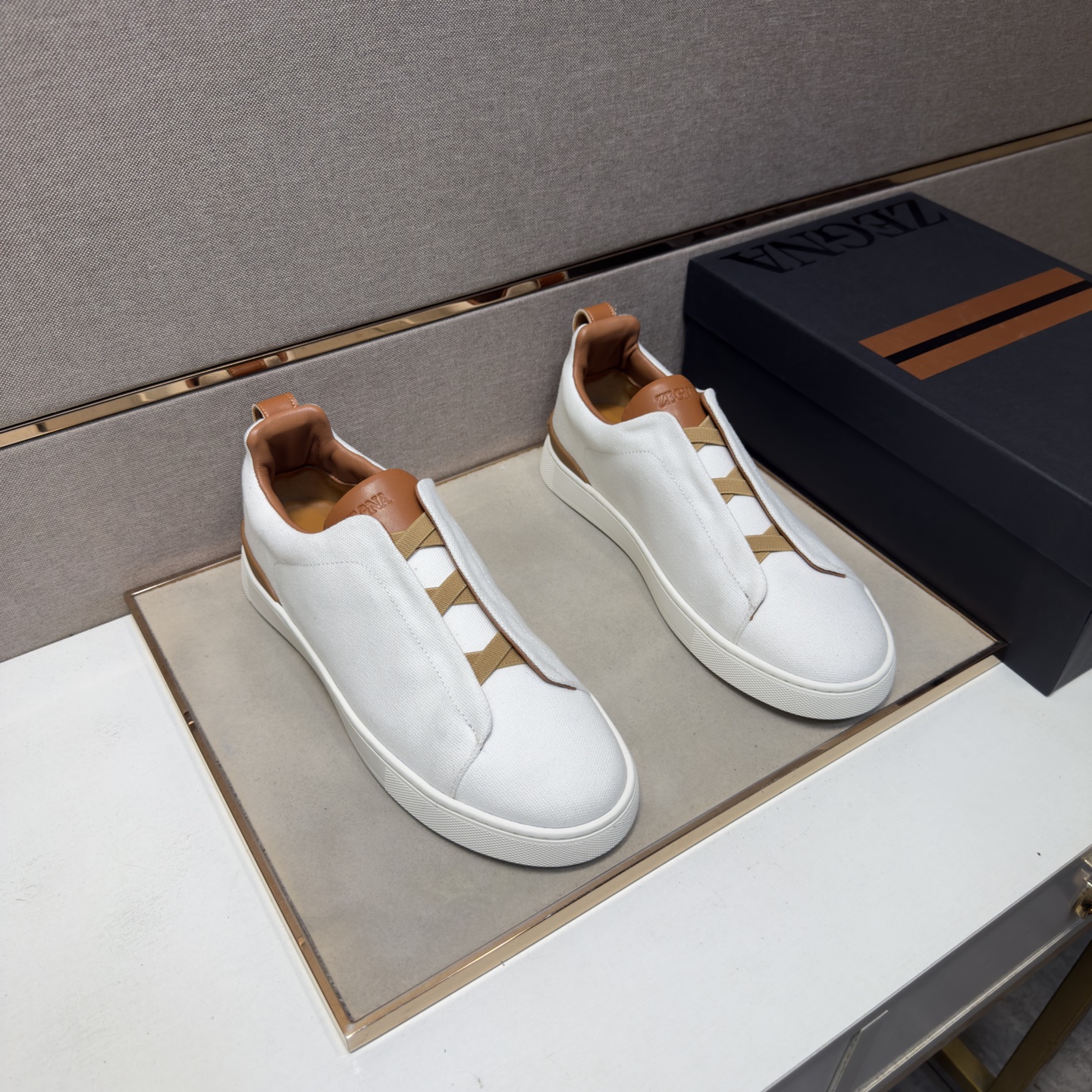NO:780576,[Zegna~] Men's casual shoes 2026z cabinet simultaneous sale Code number: 39-44# 2 colors of uppers made of multi-material stitching genuine leather lining, comfortable and breathable, original soles comfortable and wear-resistant outsole, real photos taken in real life are better, zegna19860909【杰尼亚～】男士休闲鞋 2026z柜同步发售 码数:39-44# 2个颜色鞋面选用多材质拼接真皮内里,舒适透气,鞋底原版舒适耐磨大底,实物拍摄实物更赞,,zegna,Men's shoes