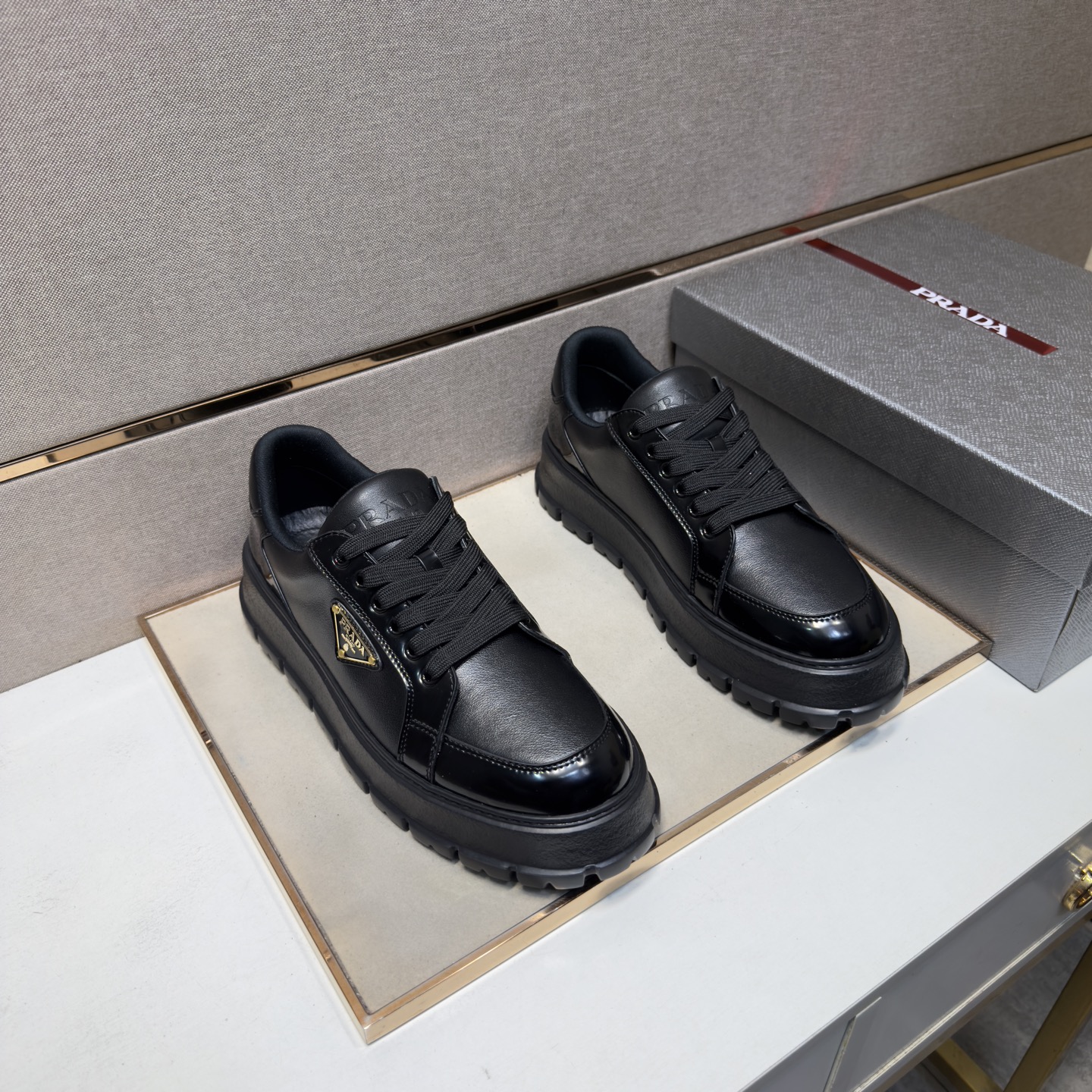NO:781409,[Prada~] Men's casual shoes 2026z cabinet simultaneous sale Size: 38-44# 3 colors of uppers are made of multi-material spliced ​​mesh lining, which is comfortable and breathable. The original sole is comfortable and wear-resistant. The real thing is better when photographed in person, prada19860909【普拉达～】男士休闲鞋 2026z柜同步发售 码数:38-44# 3个颜色鞋面选用多材料拼接网布内里,舒适透气,鞋底原版舒适耐磨大底,实物拍摄实物更赞,,prada,Men's shoes