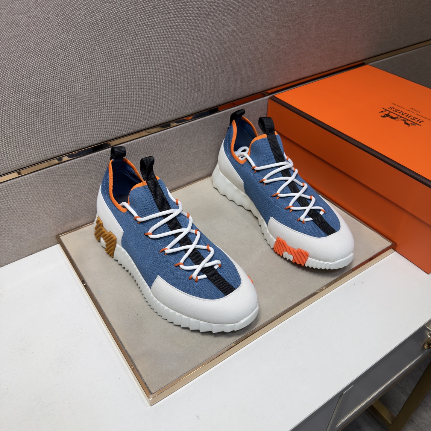 NO:781437,[Hermès~] Men's casual shoes 2026z cabinet sales simultaneously Size: 38-44# 4 colors The upper is made of multi-material spliced ​​mesh lining, which is comfortable and breathable. The original sole is comfortable and wear-resistant. The real thing is better when photographed in person, hermes19860909【爱马仕～】男士休闲鞋 2026z柜同步发售 码数:38-44# 4个颜色鞋面选用多材料拼接网布内里,舒适透气,鞋底原版舒适耐磨大底,实物拍摄实物更赞,,hermes,Men's shoes