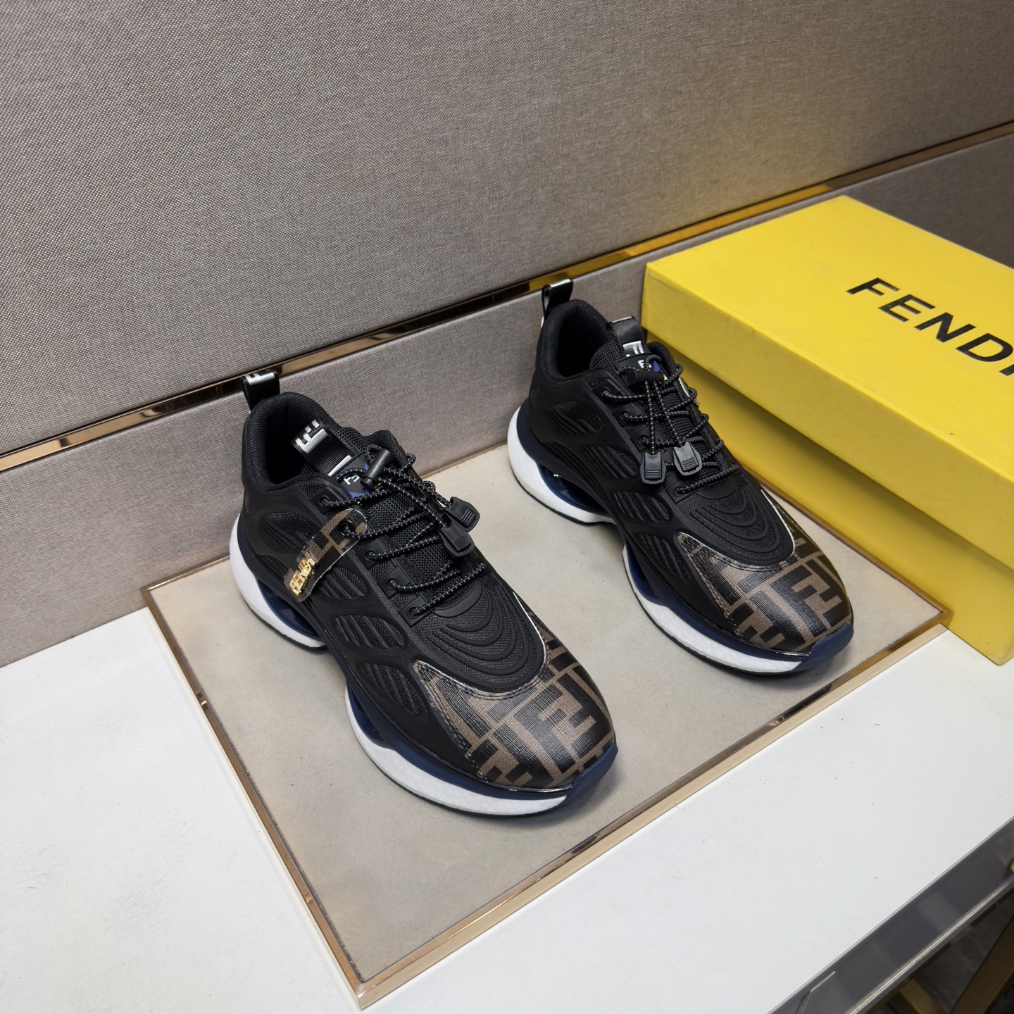 NO:782098,[Fendi~] Men's casual shoes 2026z cabinet sales simultaneously Size: 38-44# 2 colors The upper is made of multi-material spliced ​​mesh lining, which is comfortable and breathable. The original sole is comfortable and wear-resistant. The real thing is better when photographed. Fendi19860909【芬迪～】男士休闲鞋 2026z柜同步发售 码数:38-44# 2个颜色鞋面选用多材料拼接网布内里,舒适透气,鞋底原版舒适耐磨大底,实物拍摄实物更赞,,fendi,Men's shoes