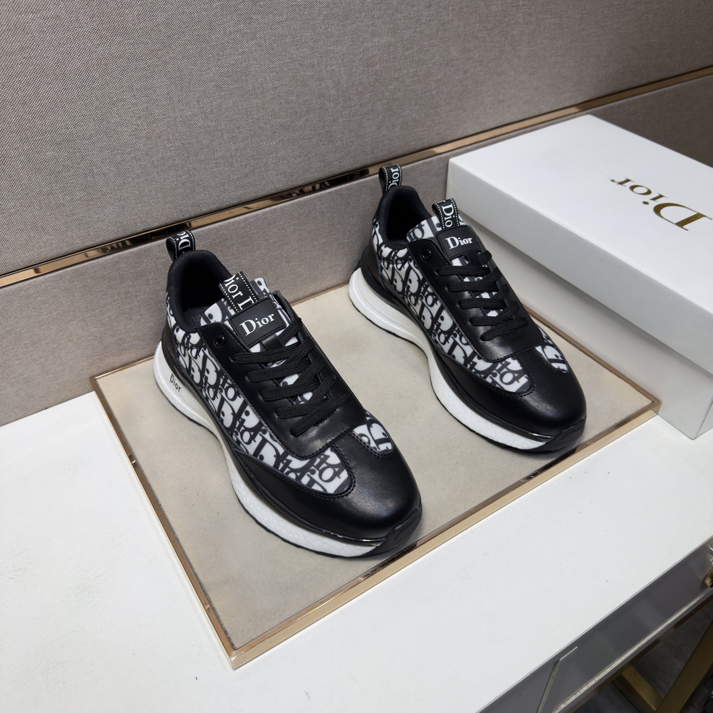 NO:782106,[Dior~] Men's casual shoes 2026z cabinet sales simultaneously Size: 38-44# 2 colors The upper is made of multi-material spliced ​​mesh lining, which is comfortable and breathable. The original sole is comfortable and wear-resistant. The real thing is better when photographed in person, dior19860909【迪奥～】男士休闲鞋 2026z柜同步发售 码数:38-44# 2个颜色鞋面选用多材料拼接网布内里,舒适透气,鞋底原版舒适耐磨大底,实物拍摄实物更赞,,dior,Men's shoes