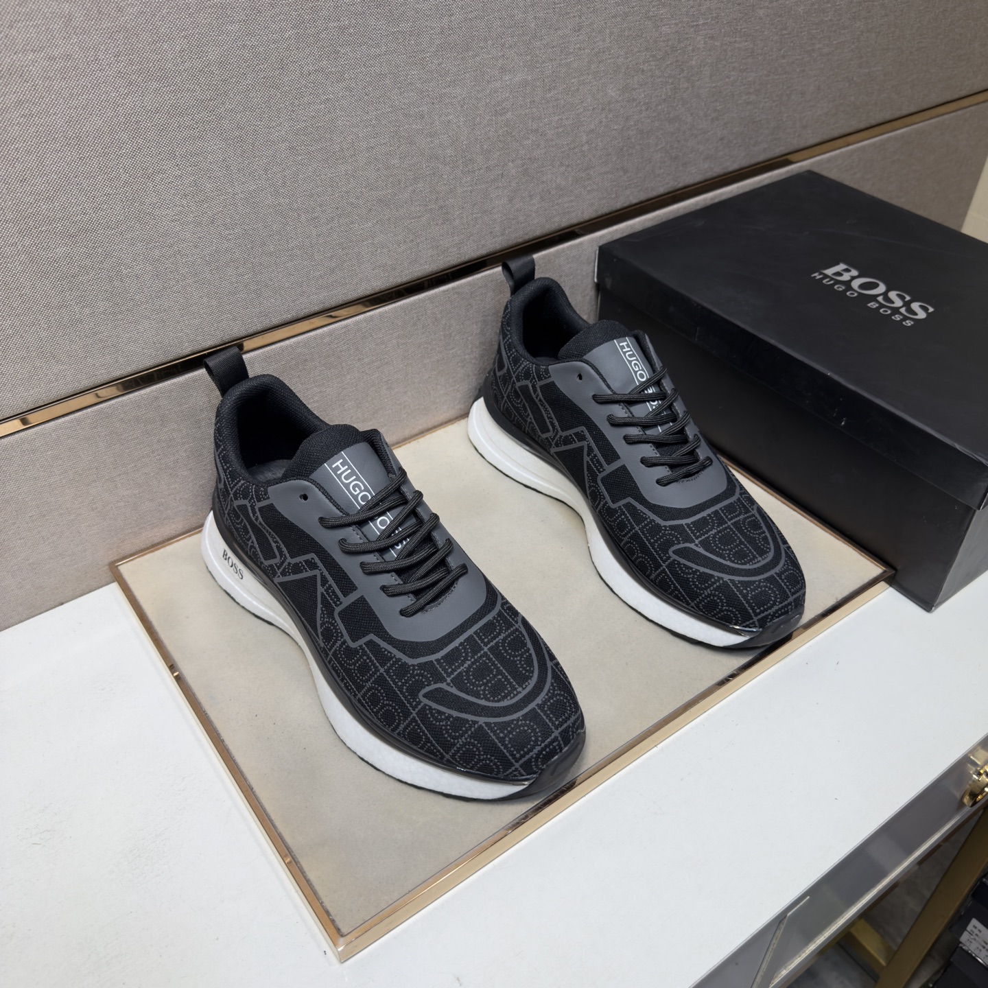 NO:782120,[BOSS~] Men's casual shoes are on sale simultaneously in 2026z cabinets. Size: 38-44#. The uppers in 3 colors are made of multi-material spliced ​​mesh lining, which is comfortable and breathable. The original soles are comfortable and wear-resistant. The real ones are better when photographed in person.19860909【BOSS～】男士休闲鞋 2026z柜同步发售 码数:38-44# 3个颜色鞋面选用多材料拼接网布内里,舒适透气,鞋底原版舒适耐磨大底,实物拍摄实物更赞,,Men's shoes