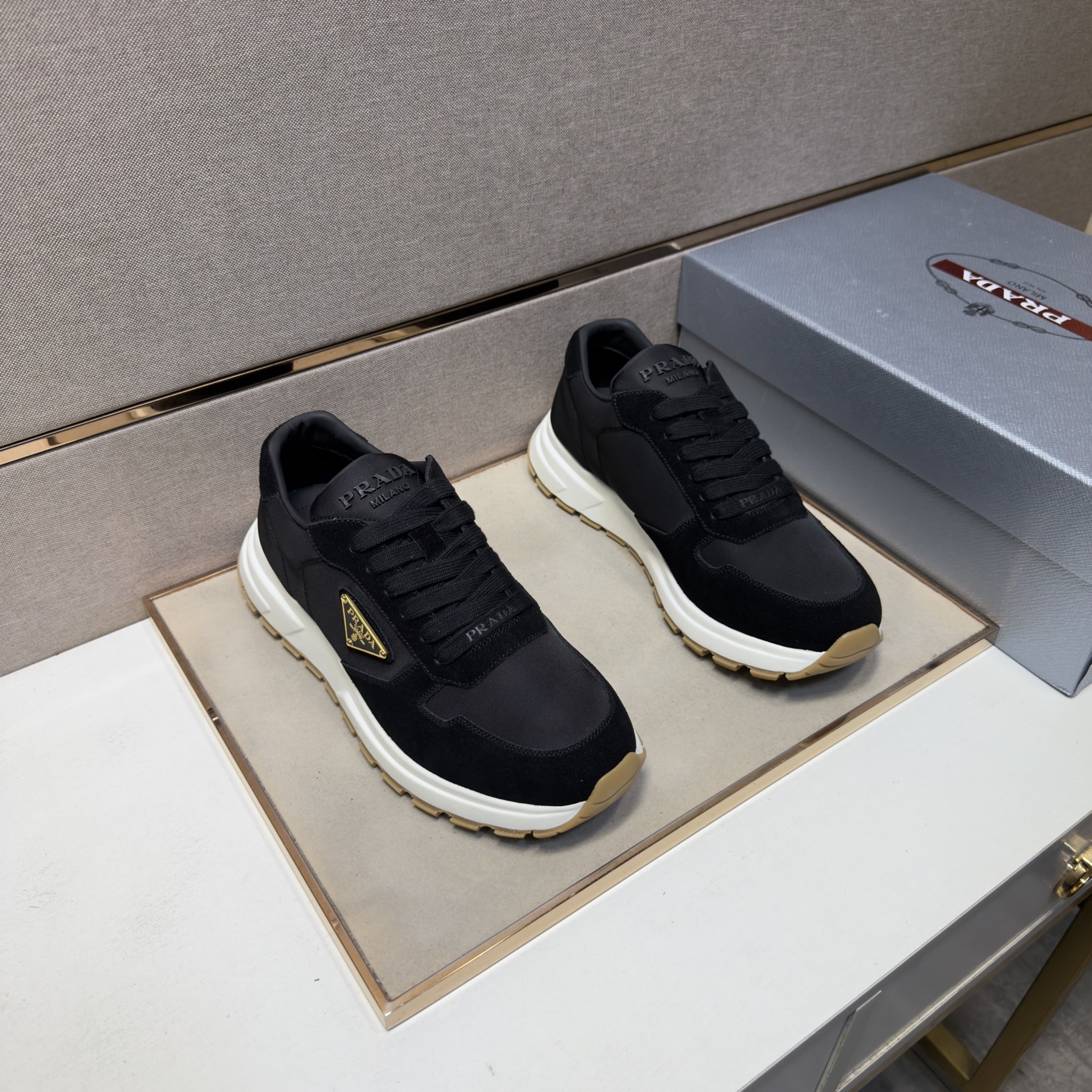 NO:783020,[Prada~] Men's casual shoes 2026z cabinet simultaneous sale Code number: 38-44, 45, 46 custom-made# 5 colors The upper is made of multi-material stitching cowhide lining, comfortable and breathable, the original sole is comfortable and wear-resistant, the real thing is better when photographed, prada, cowhide19860909【普拉达～】男士休闲鞋 2026z柜同步发售 码数:38-44,45、46订做# 5个颜色鞋面选用多材质拼接牛皮内里,舒适透气,鞋底原版舒适耐磨大底,实物拍摄实物更赞,,prada,cowhide,Men's shoes