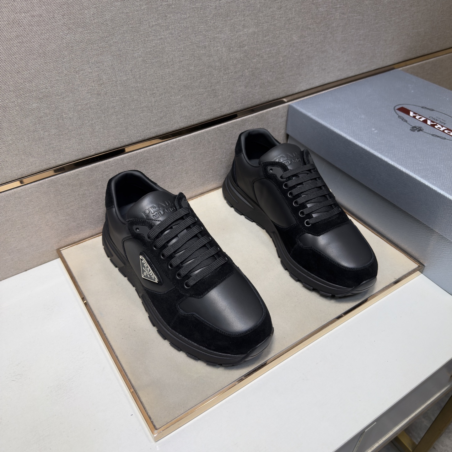 NO:783136,[Prada~] Men's casual shoes 2026z cabinet simultaneous sale Code number: 38-44, 45, 46 custom-made # 1 color upper is made of multi-material spliced ​​cowhide lining, comfortable and breathable, original sole is comfortable and wear-resistant, the real thing is better when photographed, prada, cowhide19860909【普拉达～】男士休闲鞋 2026z柜同步发售 码数:38-44,45、46订做# 1个颜色鞋面选用多材质拼接牛皮内里,舒适透气,鞋底原版舒适耐磨大底,实物拍摄实物更赞,,prada,cowhide,Men's shoes
