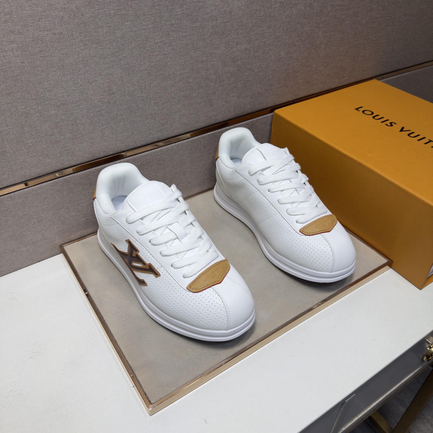 NO:783142,[LV~] Men's casual shoes 2026z cabinet sales simultaneously Size 38-44 # 5 colors The upper is made of multi-material stitching mesh lining, comfortable and breathable, the original sole is comfortable and wear-resistant, the real thing is better when photographed in person, Louis Vuitton19860909【LV～】男士休闲鞋 2026z柜同步发售 码数38-44 # 5个颜色鞋面选用多材质拼接网布内里,舒适透气,鞋底原版舒适耐磨大底,实物拍摄实物更赞,,louis vuitton,Men's shoes