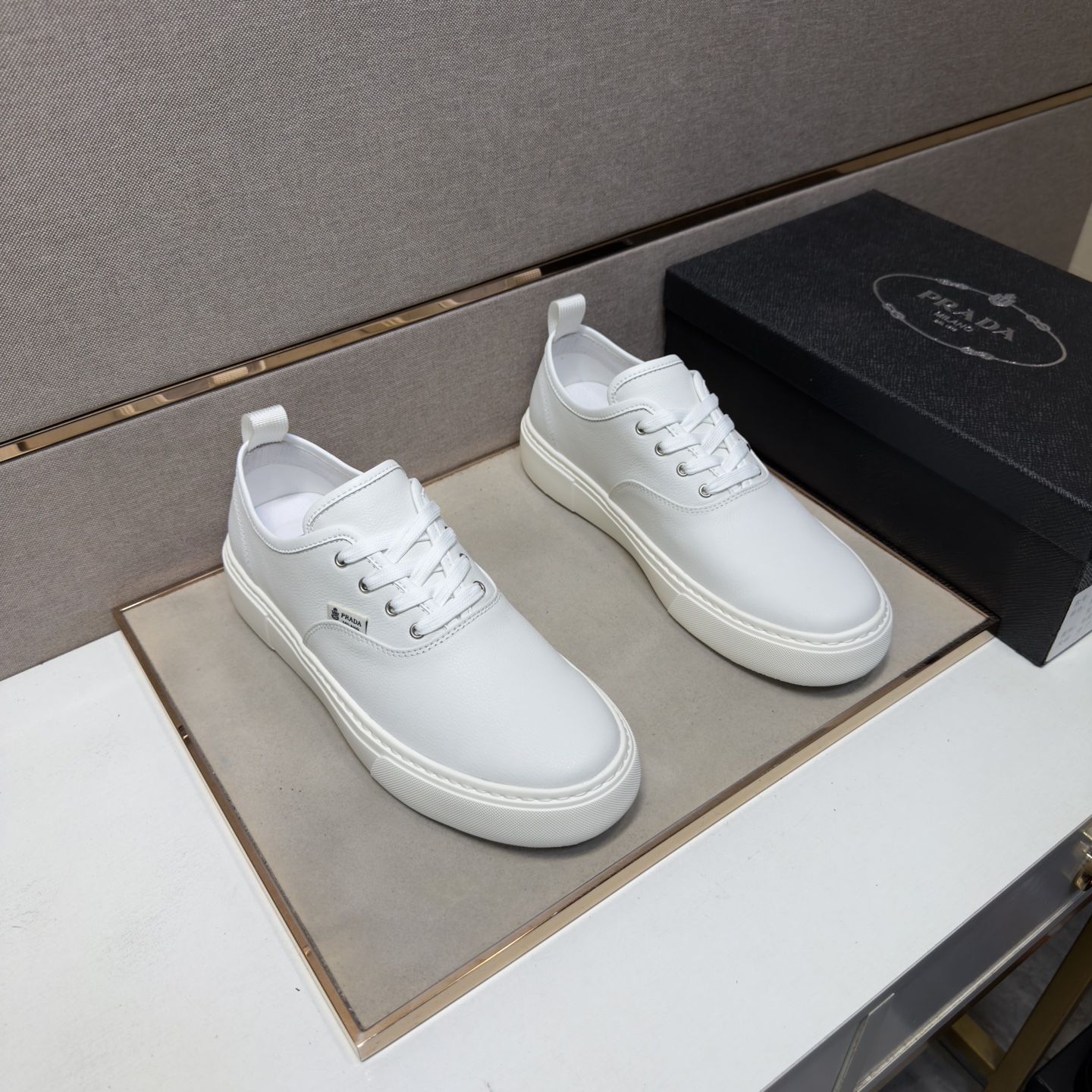NO:783148,[Prada~] Men's casual shoes 2026z cabinet sales simultaneously Size 38-44 # 3 colors The upper is made of multi-material splicing genuine leather lining, comfortable and breathable, the original sole is comfortable and wear-resistant, the real thing is better when photographed, prada19860909【普拉达～】男士休闲鞋 2026z柜同步发售 码数38-44 # 3个颜色鞋面选用多材质拼接真皮内里,舒适透气,鞋底原版舒适耐磨大底,实物拍摄实物更赞,,prada,Men's shoes