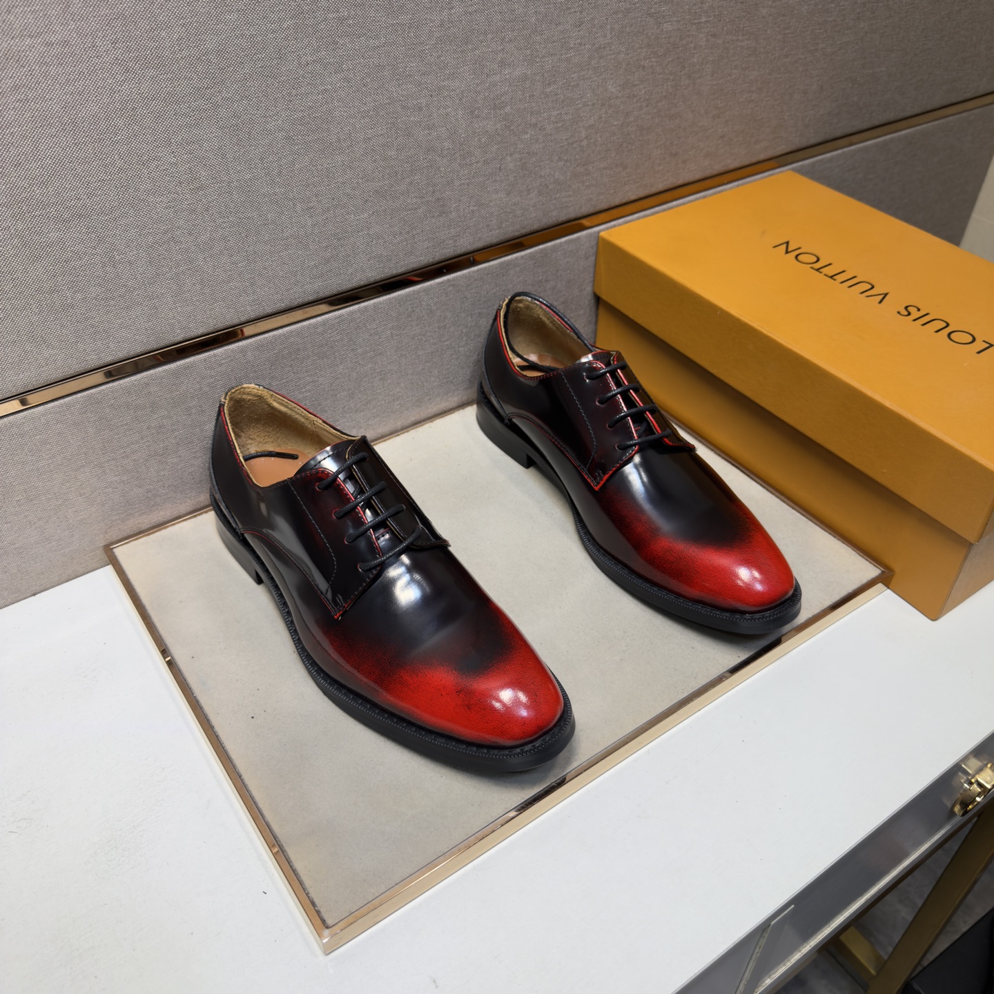 NO:783160,[LV~] Men's casual formal leather shoes 2026z cabinet sales simultaneously Size 38-44 # 2 colors The upper is made of multi-material stitching cowhide lining, comfortable and breathable, the original sole is comfortable and wear-resistant, the real thing is better when photographed in person, louis vuitton, cowhide19860909【LV～】男士休闲正装皮鞋 2026z柜同步发售 码数38-44 # 2个颜色鞋面选用多材质拼接牛皮内里,舒适透气,鞋底原版舒适耐磨大底,实物拍摄实物更赞,,louis vuitton,cowhide,Men's shoes
