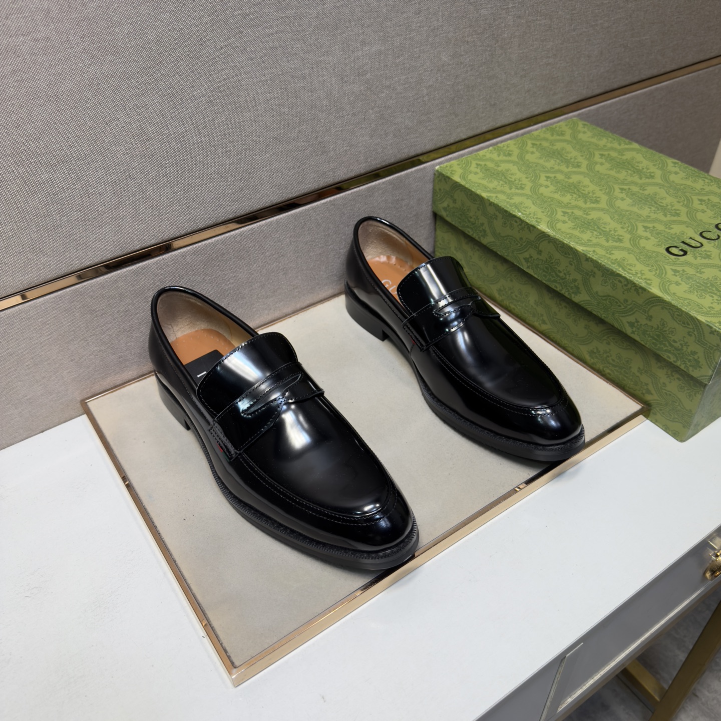 NO:783171,[Gucci~] Men's casual formal leather shoes 2026z cabinet sales simultaneously Size 38-44 # 1 color The upper is made of multi-material stitching cowhide lining, comfortable and breathable, the original sole is comfortable and wear-resistant, the real thing is better when photographed in person, gucci, cowhide19860909【古驰～】男士休闲正装皮鞋 2026z柜同步发售 码数38-44 # 1个颜色鞋面选用多材质拼接牛皮内里,舒适透气,鞋底原版舒适耐磨大底,实物拍摄实物更赞,,gucci,cowhide,Men's shoes