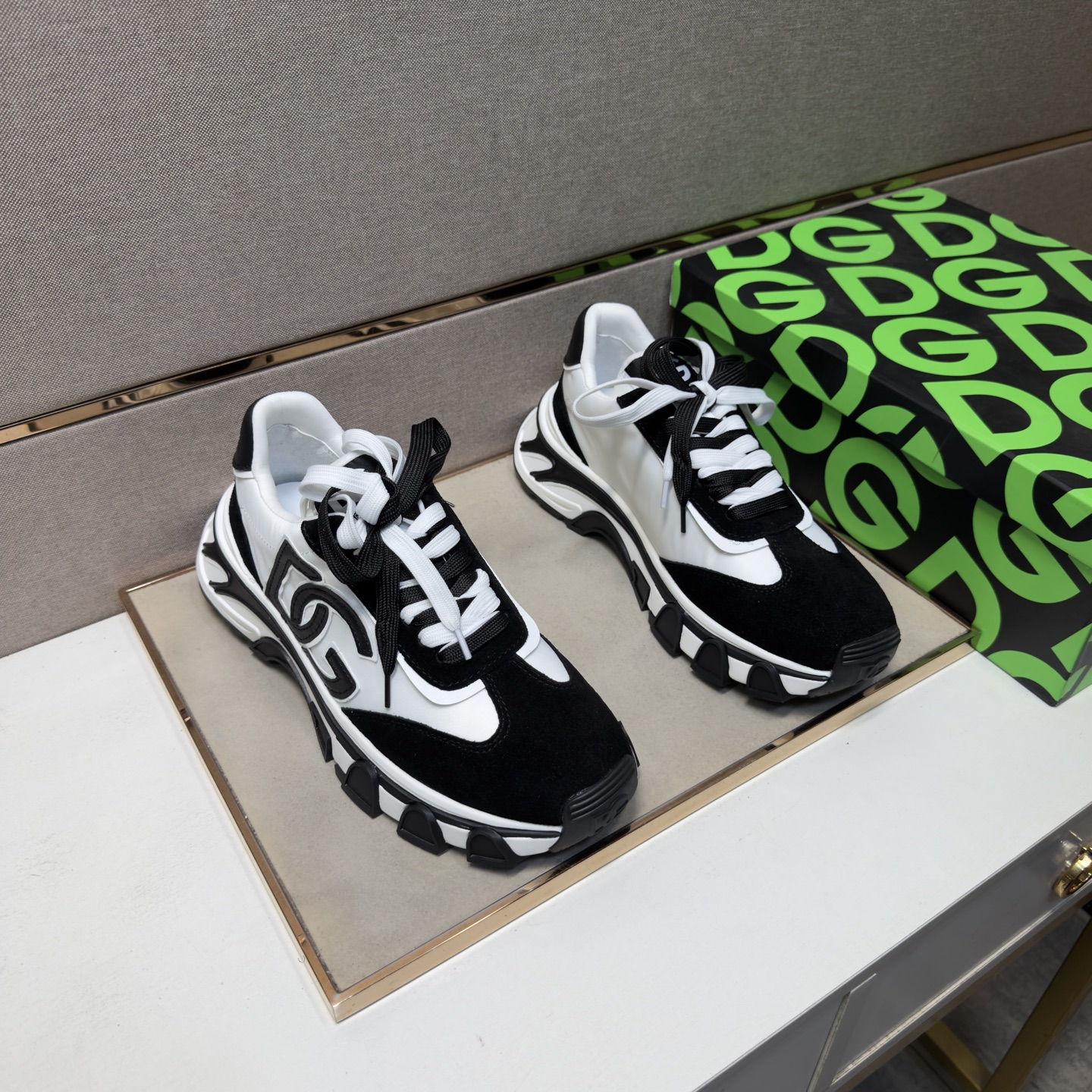 NO:831286,[DG~] Men's casual shoes 2026z cabinets are on sale simultaneously. Sizes 38-44 # 1 color. The upper is made of multi-material spliced ​​mesh lining, which is comfortable and breathable. The original sole is comfortable and wear-resistant. The real thing is better when photographed in person.19860909【DG～】男士休闲鞋 2026z柜同步发售 码数38-44 # 1个颜色鞋面选用多材质拼接网布内里,舒适透气,鞋底原版舒适耐磨大底,实物拍摄实物更赞,,Men's shoes