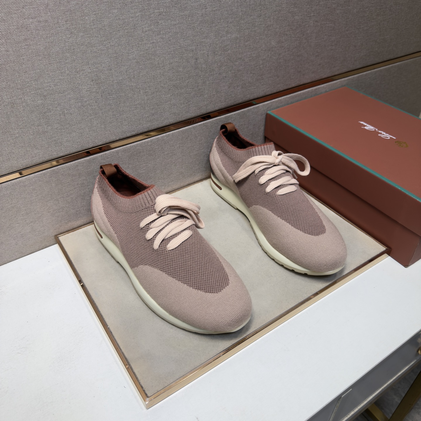 NO:831299,[LP~] Men's casual shoes 2026z cabinet simultaneous sale Size 38-44 # 1 color The upper is made of multi-material stitching mesh lining, comfortable and breathable, the original sole is comfortable and wear-resistant, the real thing is better when shot in person, loro piana19860909【LP～】男士休闲鞋 2026z柜同步发售 码数38-44 # 1个颜色鞋面选用多材质拼接网布内里,舒适透气,鞋底原版舒适耐磨大底,实物拍摄实物更赞,,loro piana,Men's shoes