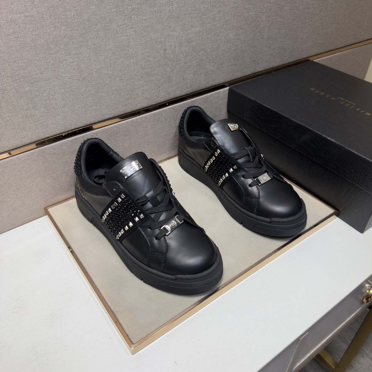 NO:831354,[PP~] Men's casual shoes 2026z cabinet simultaneous sale Size 39-44 # 1 color upper is made of cowhide leather with cowhide lining, comfortable and breathable, the original sole is comfortable and wear-resistant, the real thing is better when photographed in person,,cowhide19860909【PP～】男士休闲鞋 2026z柜同步发售 码数39-44 # 1个颜色鞋面选用牛皮拼接牛皮内里,舒适透气,鞋底原版舒适耐磨大底,实物拍摄实物更赞,,cowhide,Men's shoes