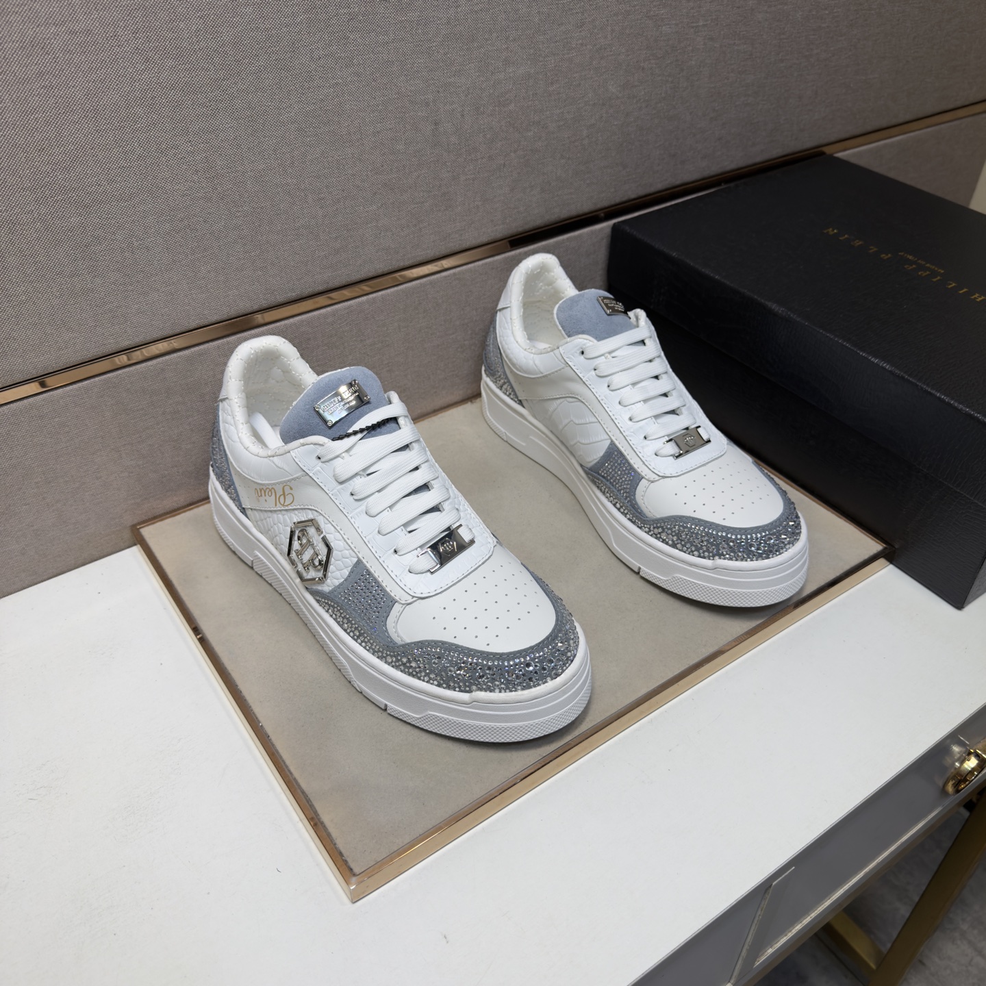 NO:831293,[PP~] Men's casual shoes 2026z cabinet simultaneous sale Size 39-44 # 1 color upper is made of cowhide stitching mesh lining, comfortable and breathable, original sole is comfortable and wear-resistant, the real thing is better when photographed,,cowhide19860909【PP～】男士休闲鞋 2026z柜同步发售 码数39-44 # 1个颜色鞋面选用牛皮拼接网布内里,舒适透气,鞋底原版舒适耐磨大底,实物拍摄实物更赞,,cowhide,Men's shoes