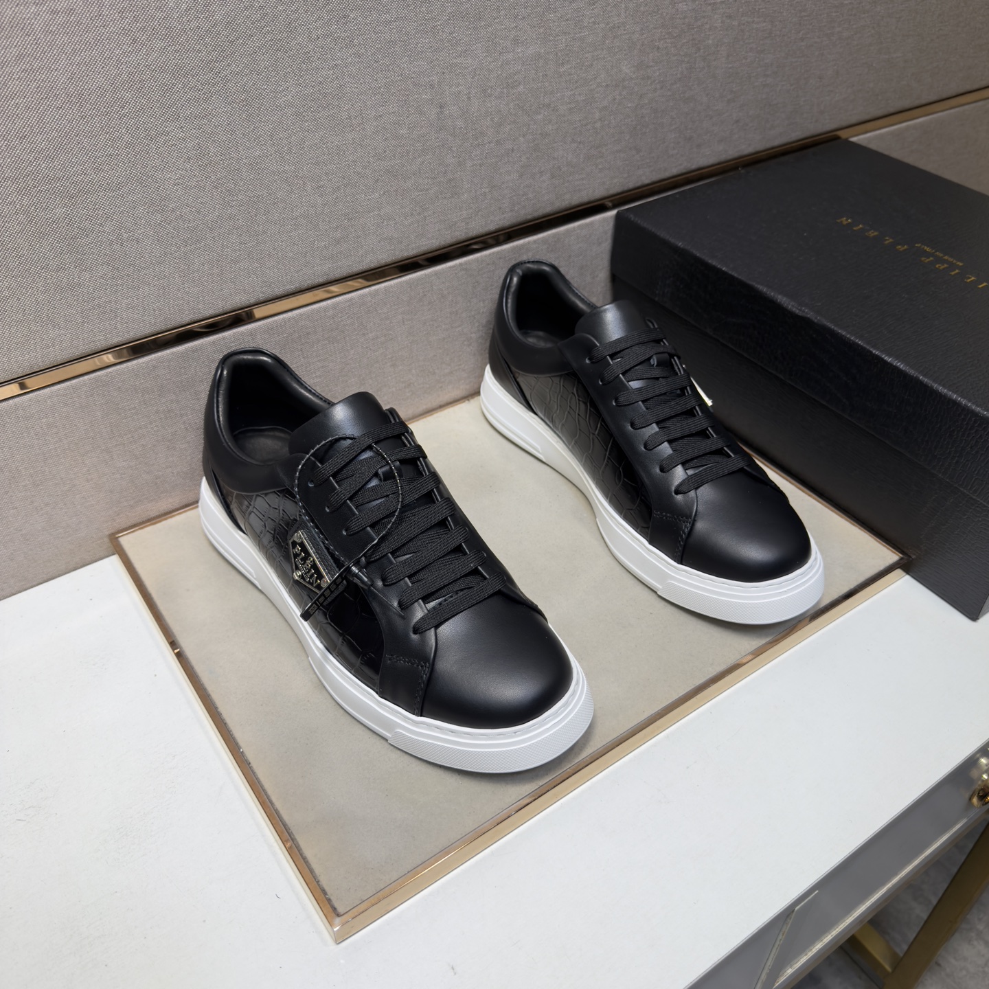 NO:831307,[PP~] Men's casual shoes 2026z cabinet simultaneous sale Size 39-44 # 2 colors The upper is made of cowhide stitched with cowhide lining, comfortable and breathable, the original sole is comfortable and wear-resistant, the real thing is better when photographed,,cowhide19860909【PP～】男士休闲鞋 2026z柜同步发售 码数39-44 # 2个颜色鞋面选用牛皮拼接牛皮内里,舒适透气,鞋底原版舒适耐磨大底,实物拍摄实物更赞,,cowhide,Men's shoes
